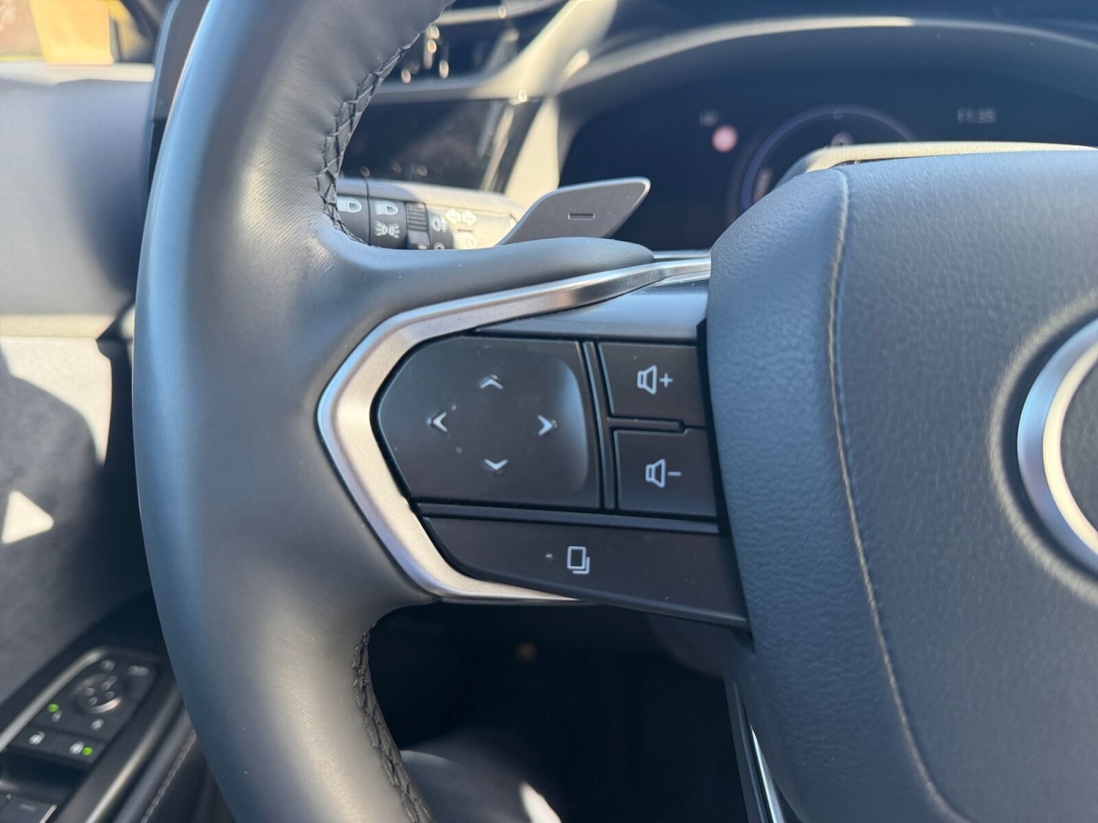 Billede af Lexus RZ 450e EL Luxury Direct4 313HK 4d Aut.