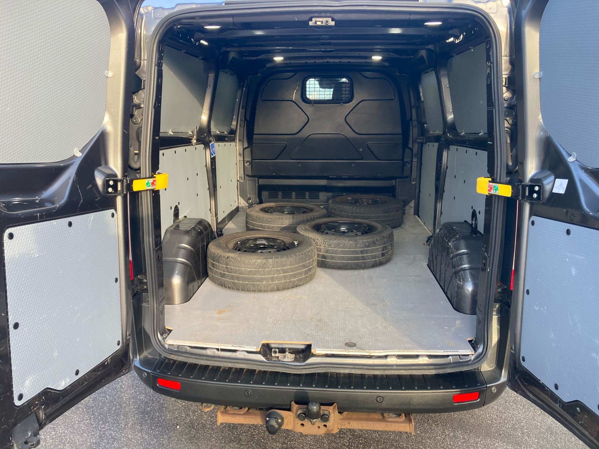 Billede af Ford Transit Custom 300 L2H1 2,0 TDCi Trend 130HK Van 6g Aut.