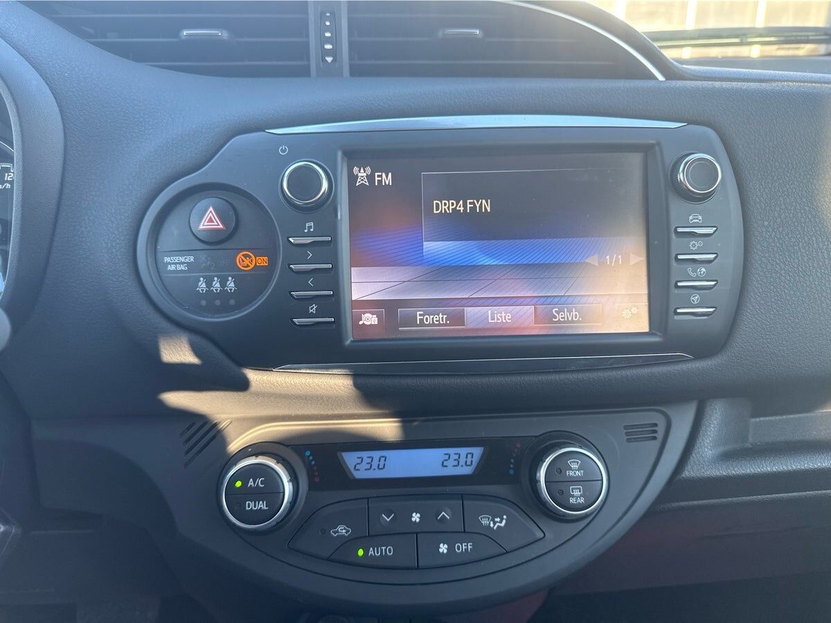 Billede af Toyota Yaris 1,5 Hybrid H2 Premium E-CVT 100HK 5d Trinl. Gear