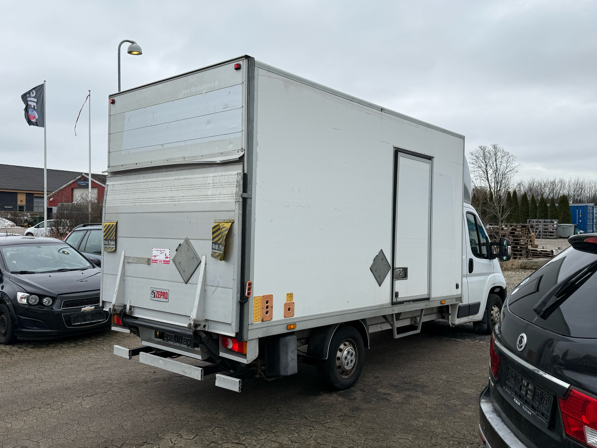 Billede af Peugeot Boxer 335 L3 Alukasse m. Lift 2,2 HDI 150HK Ladv./Chas. Man. 