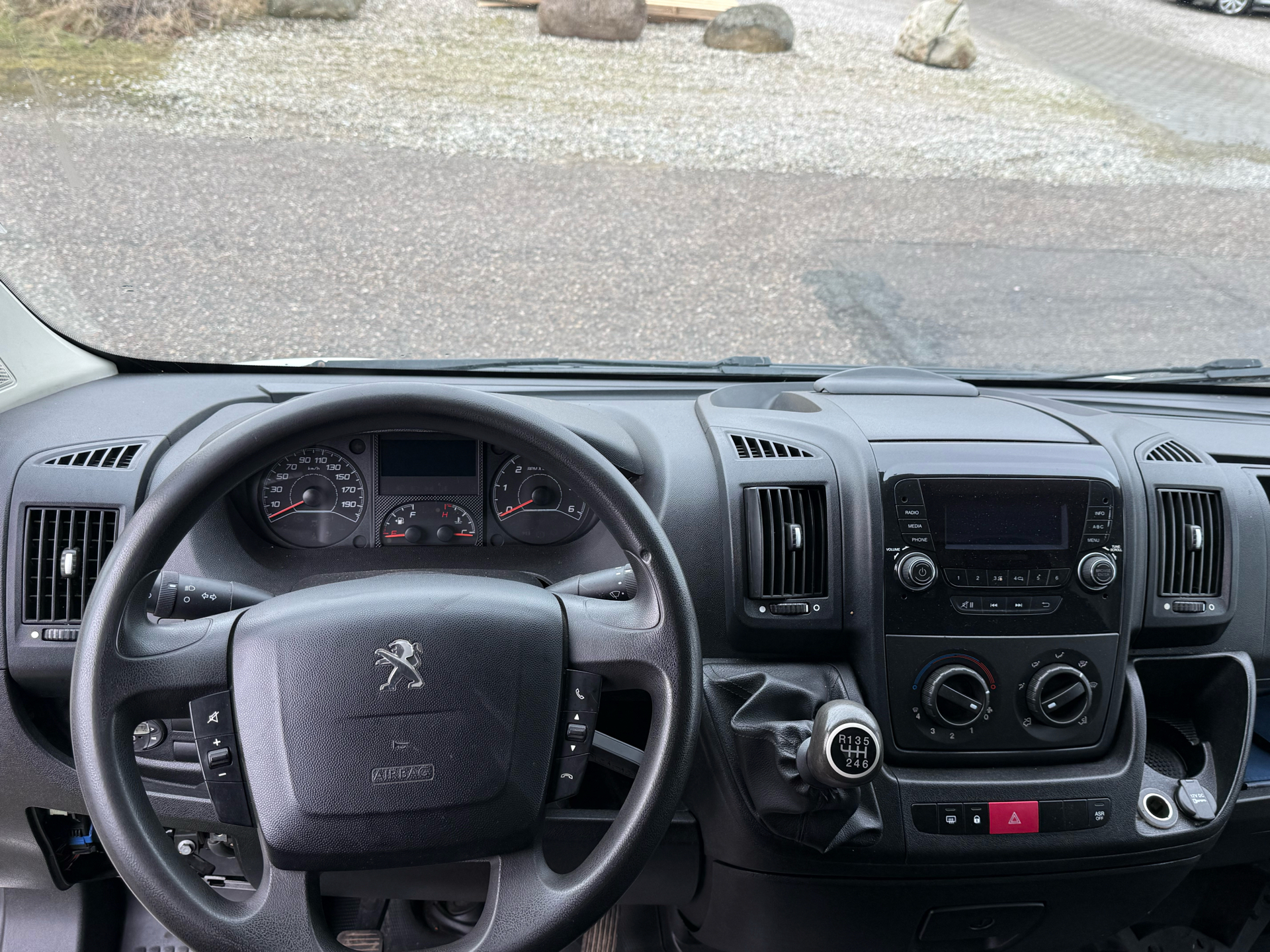 Billede af Peugeot Boxer 335 L3 Alukasse m. Lift 2,2 HDI 150HK Ladv./Chas. Man. 