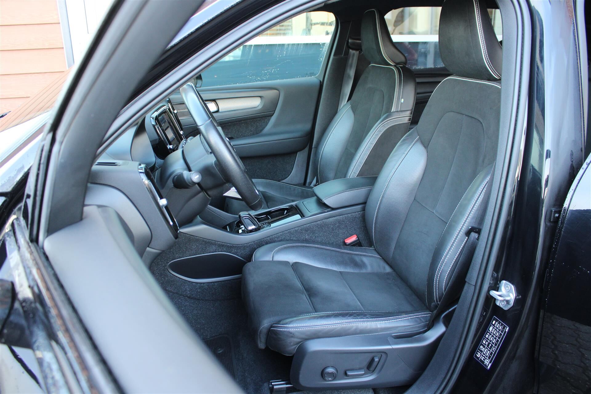 Billede af Volvo XC40 P8 Recharge Twin R-design AWD 408HK 5d Aut.