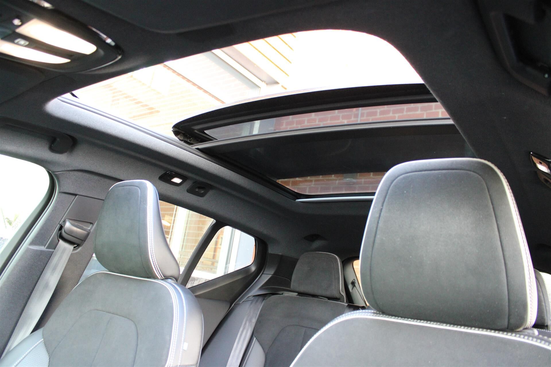 Billede af Volvo XC40 P8 Recharge Twin R-design AWD 408HK 5d Aut.