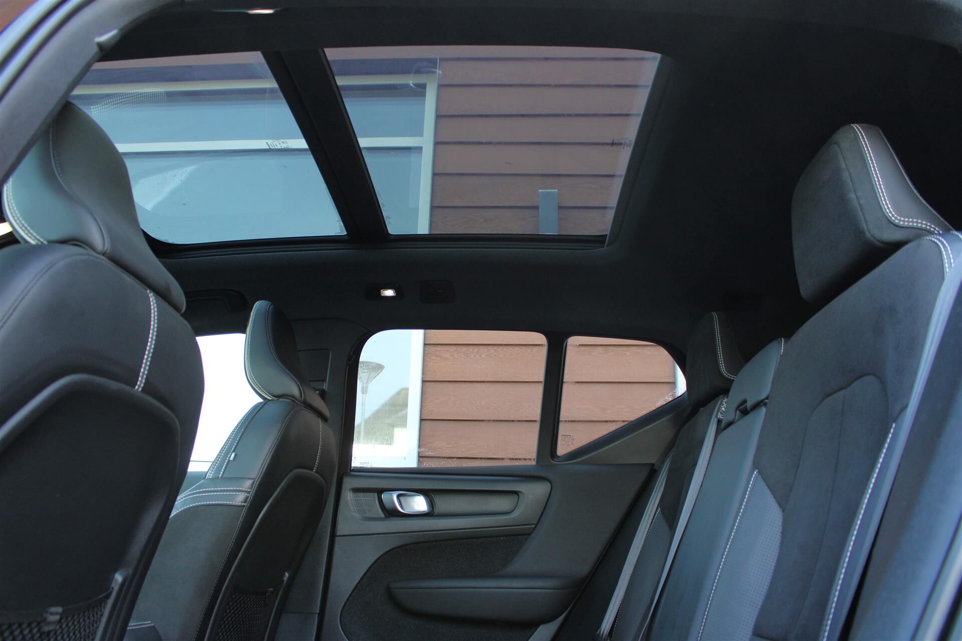 Billede af Volvo XC40 P8 Recharge Twin R-design AWD 408HK 5d Aut.