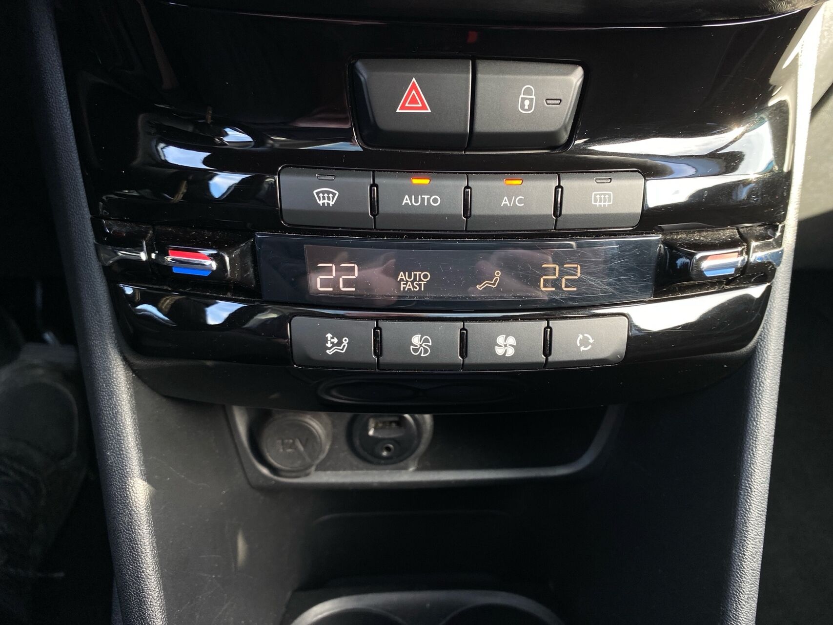 Billede af Peugeot 208 1,6 BlueHDi Desire Sky 100HK 5d