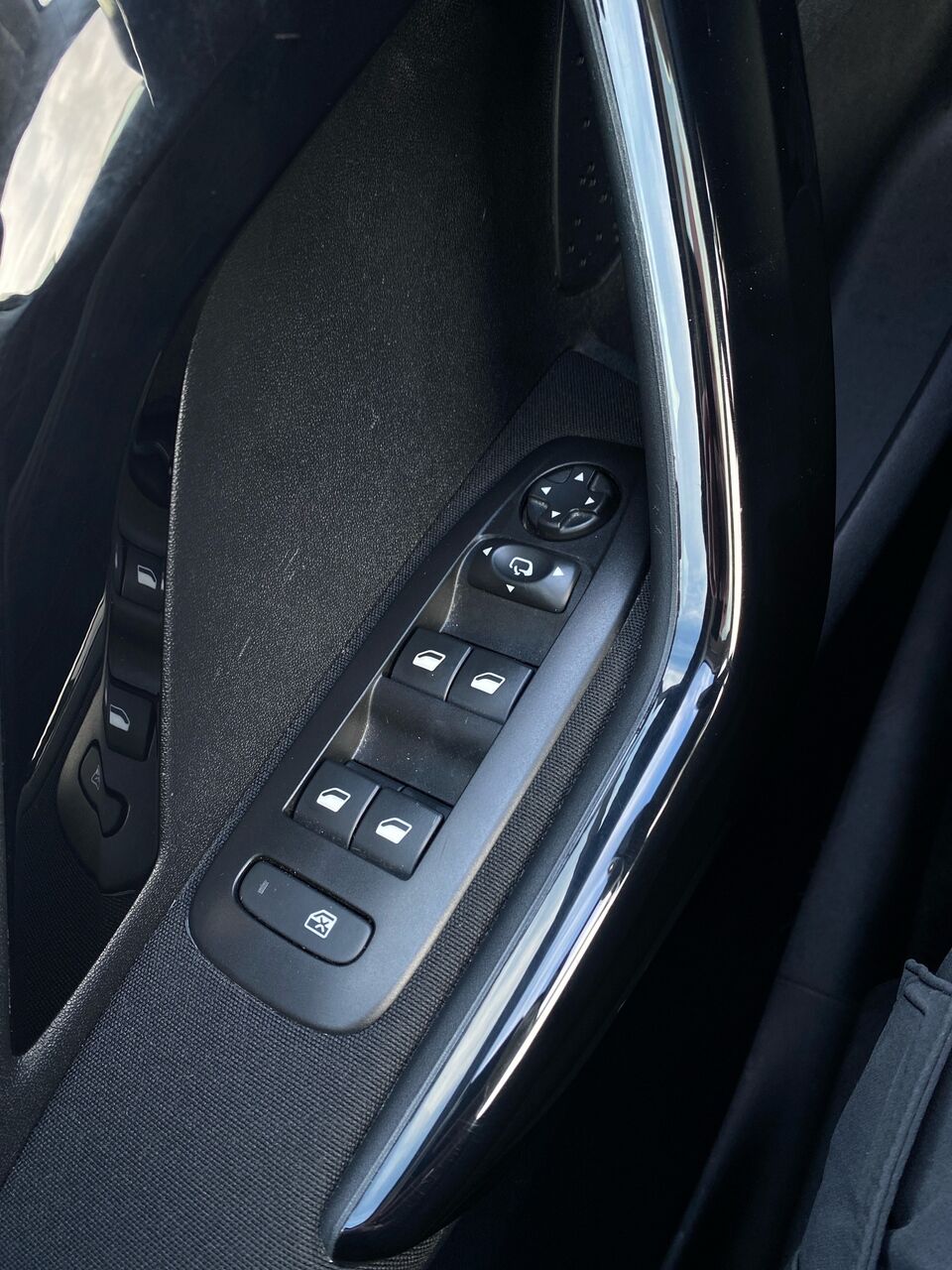 Billede af Peugeot 208 1,6 BlueHDi Desire Sky 100HK 5d