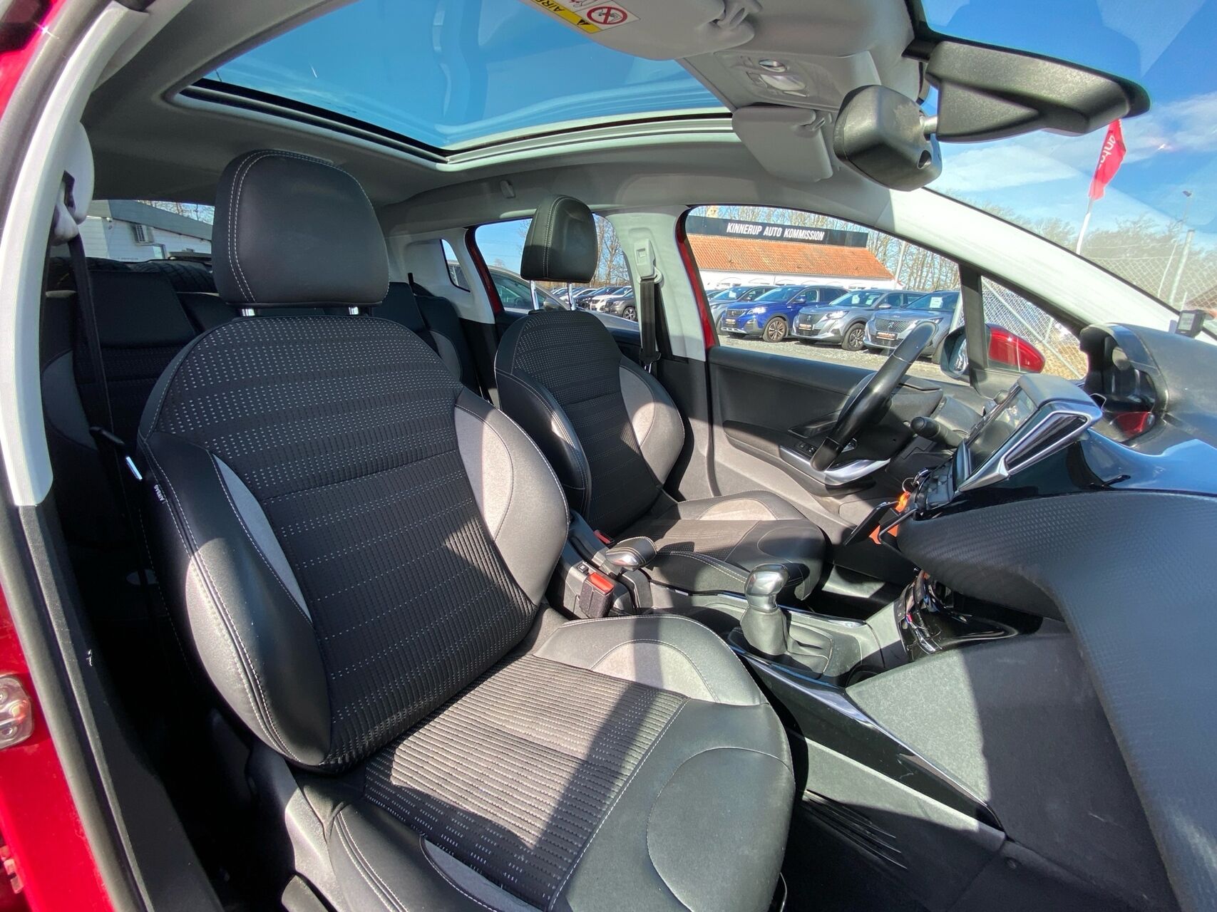 Billede af Peugeot 2008 1,6 BlueHDi Allure Sky 100HK