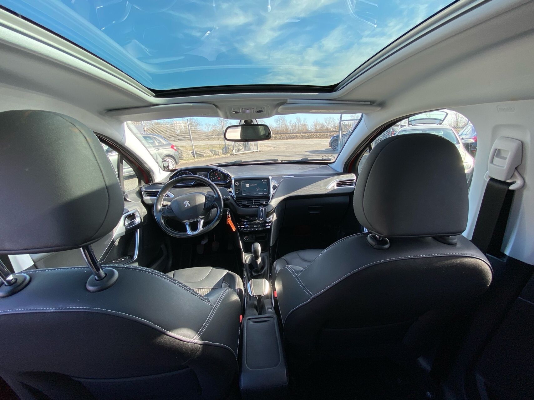 Billede af Peugeot 2008 1,6 BlueHDi Allure Sky 100HK