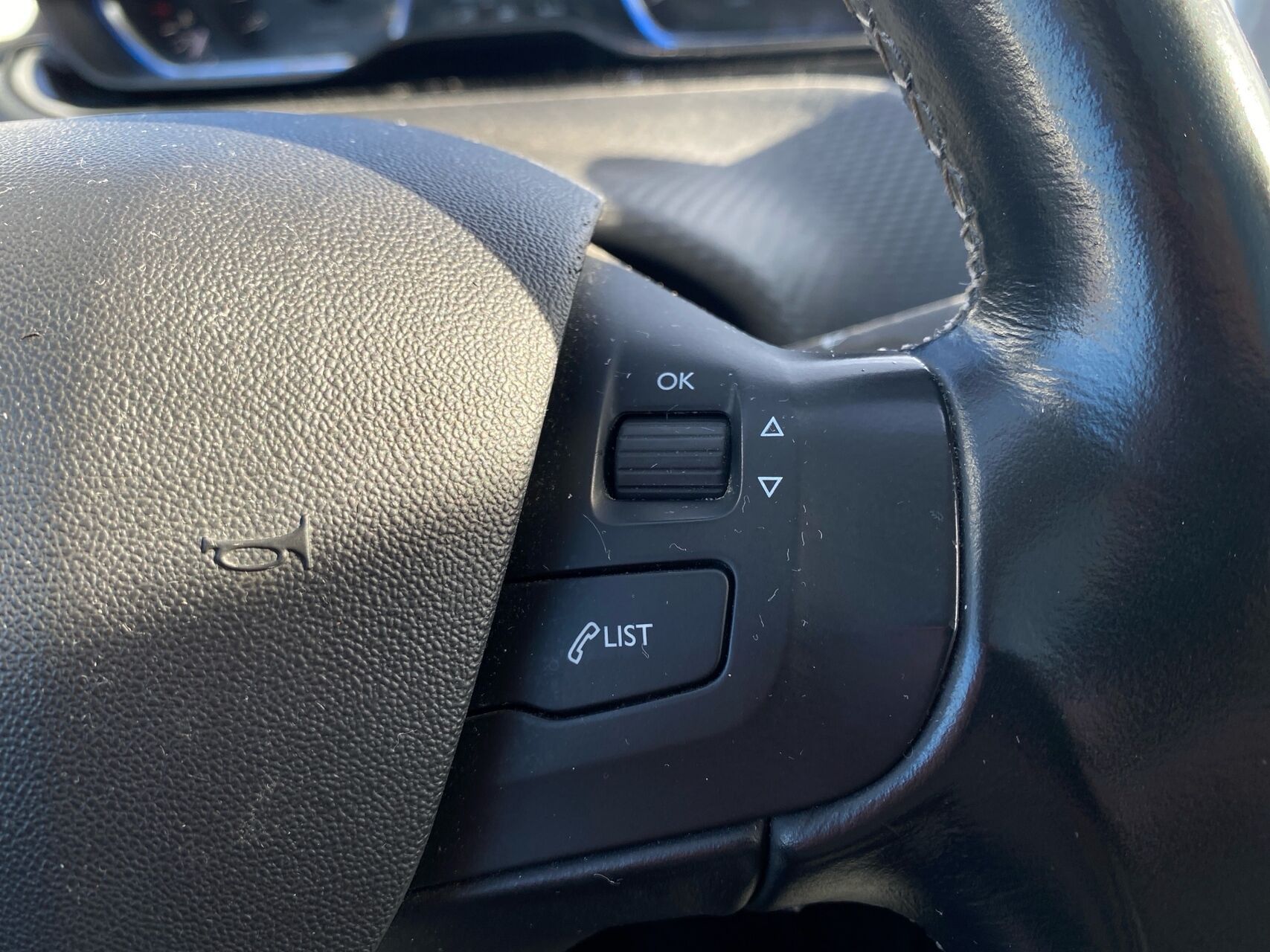 Billede af Peugeot 2008 1,6 BlueHDi Allure Sky 100HK