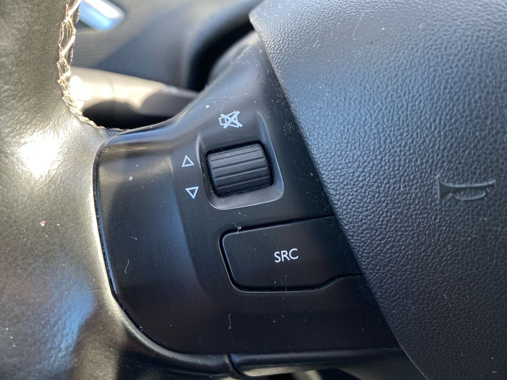 Billede af Peugeot 2008 1,6 BlueHDi Allure Sky 100HK