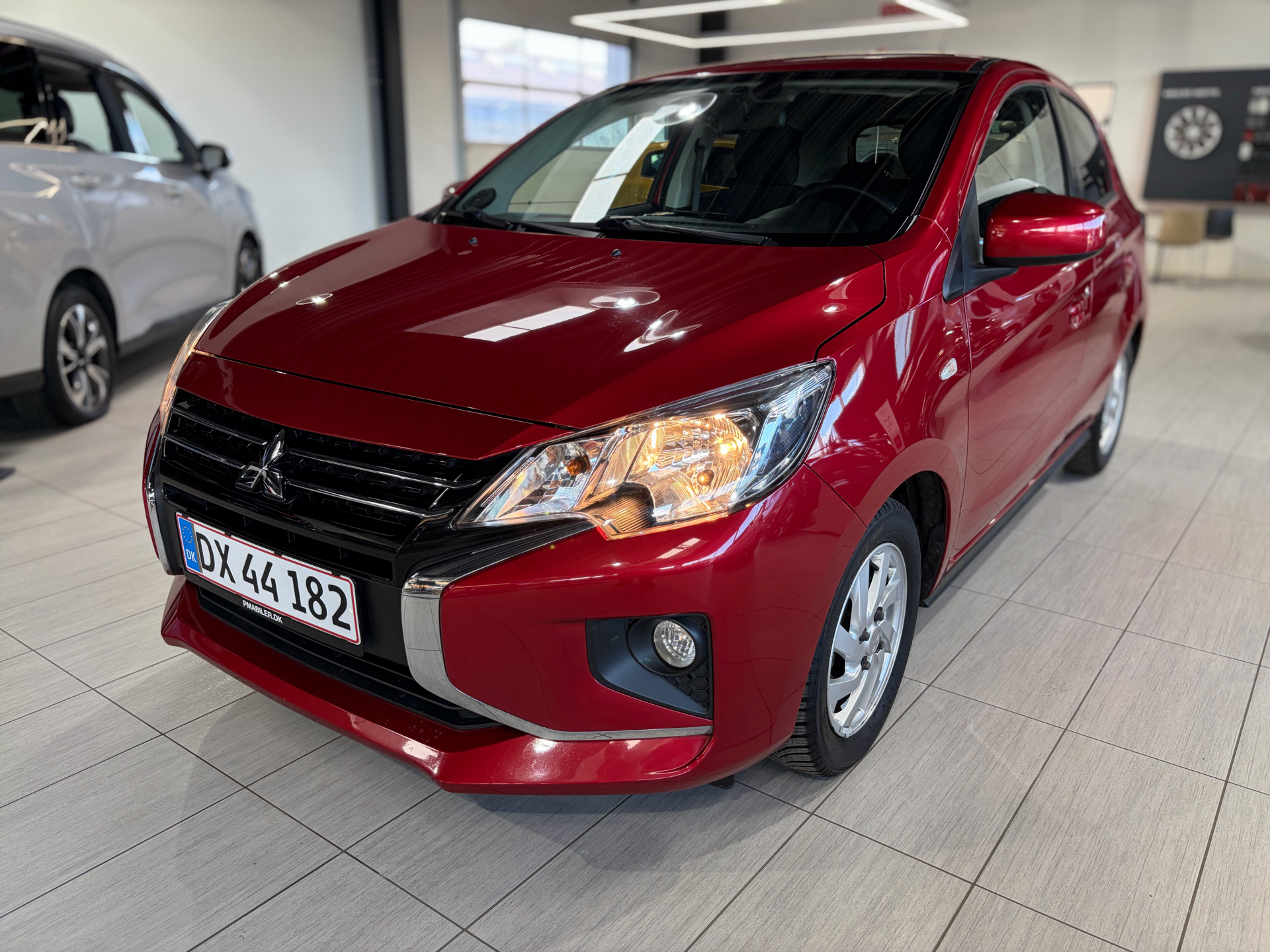 Billede af Mitsubishi Space Star 1,2 Cosmic AS&G CVT 71HK 5d Aut.