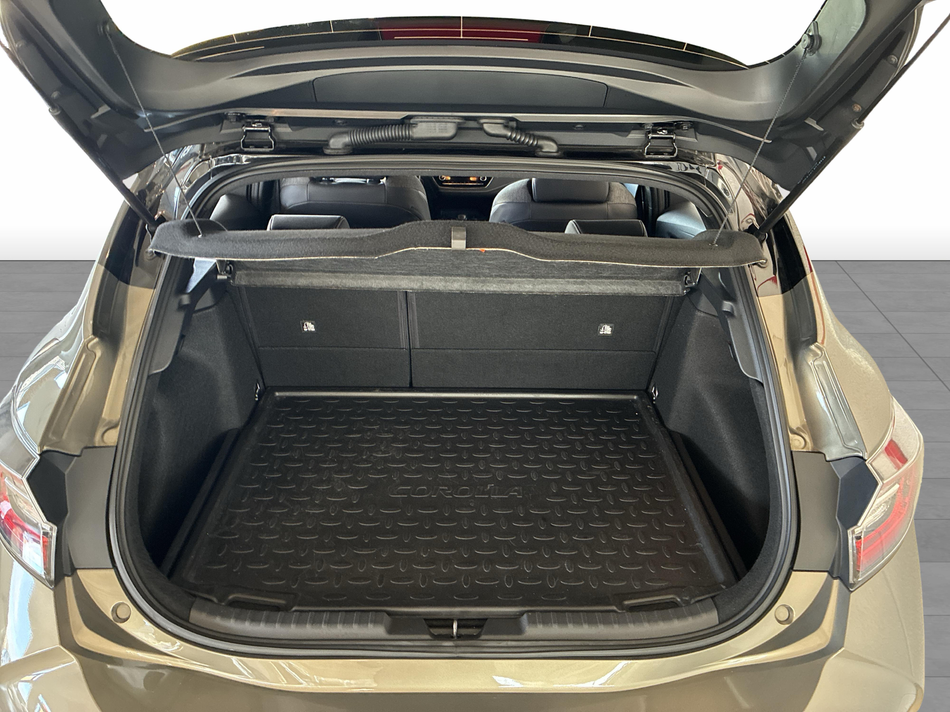 Billede af Toyota Corolla 2,0 Hybrid Active Premium E-CVT 184HK 5d 6g Aut.