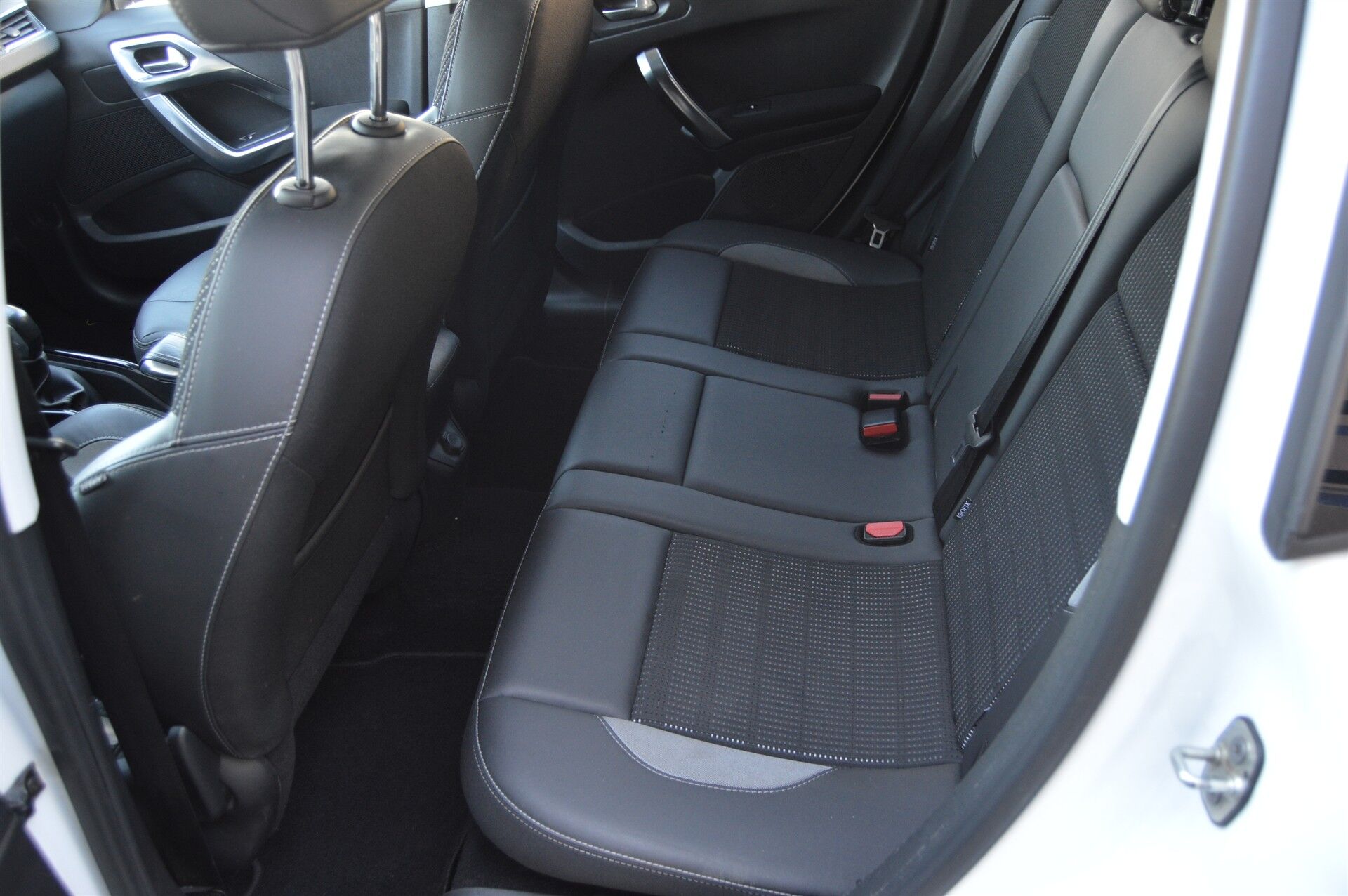 Billede af Peugeot 2008 1,6 BlueHDi Allure 100HK