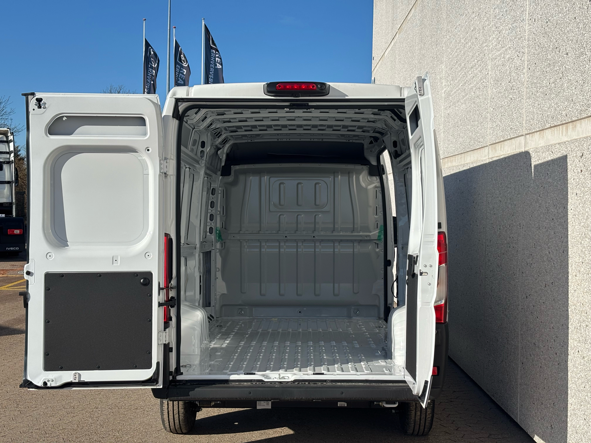 Billede af Fiat Ducato 35M L3H2 2,2 Multijet Pro+ 180HK Van 8g Aut.