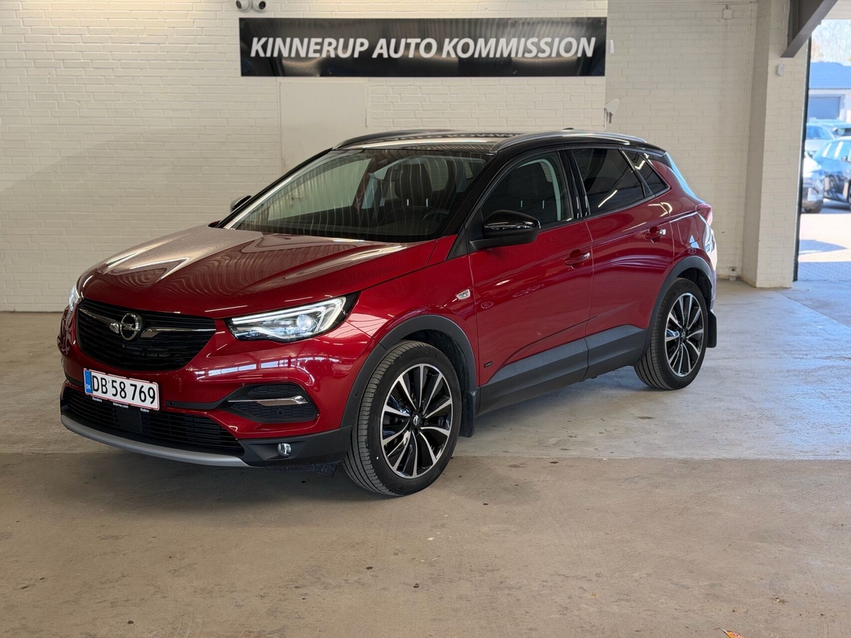 Billede af Opel Grandland X 1,6 PHEV  Plugin-hybrid Cosmo Prestige Pack 225HK 5d 8g Aut.