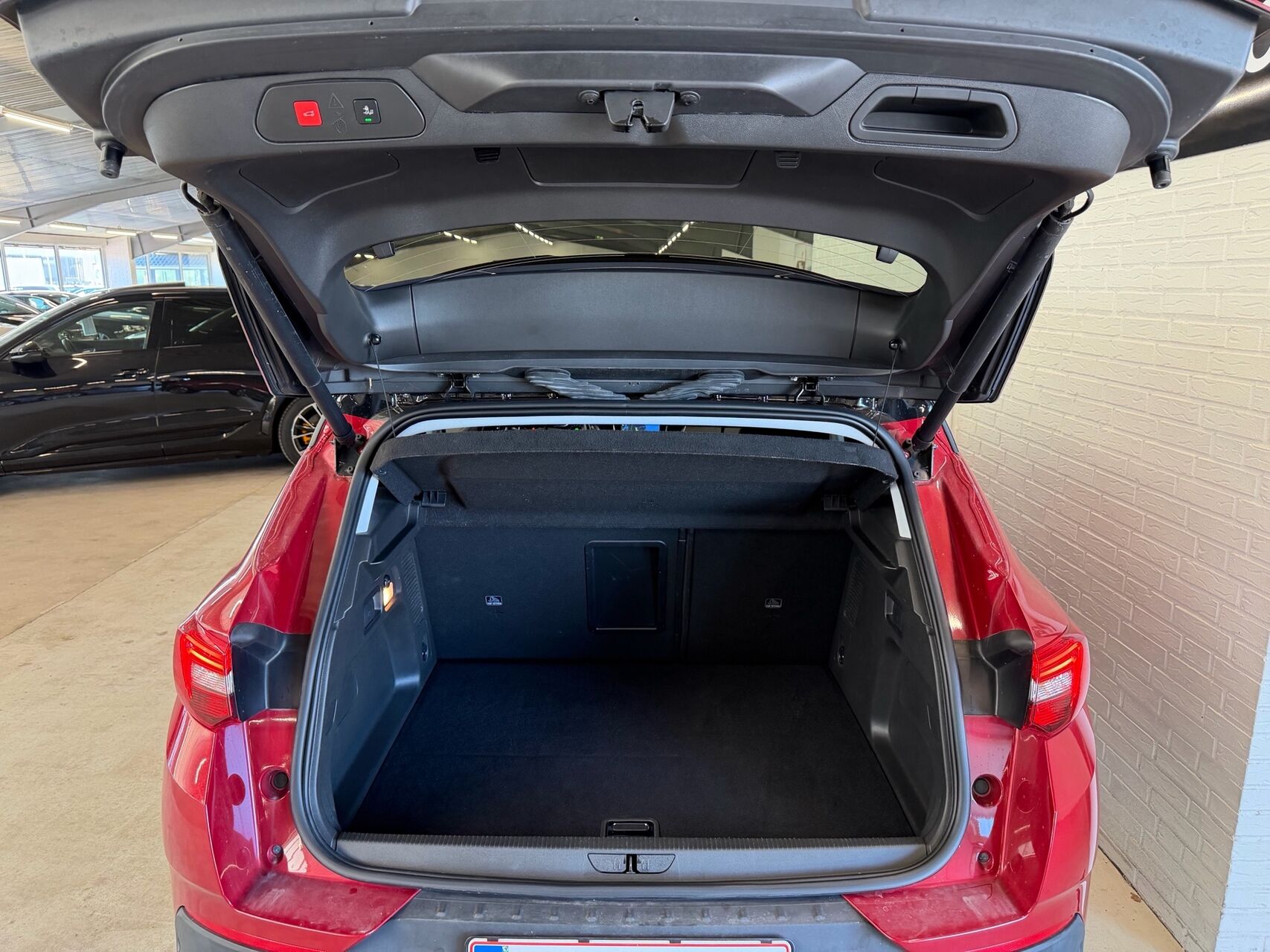 Billede af Opel Grandland X 1,6 PHEV  Plugin-hybrid Cosmo Prestige Pack 225HK 5d 8g Aut.