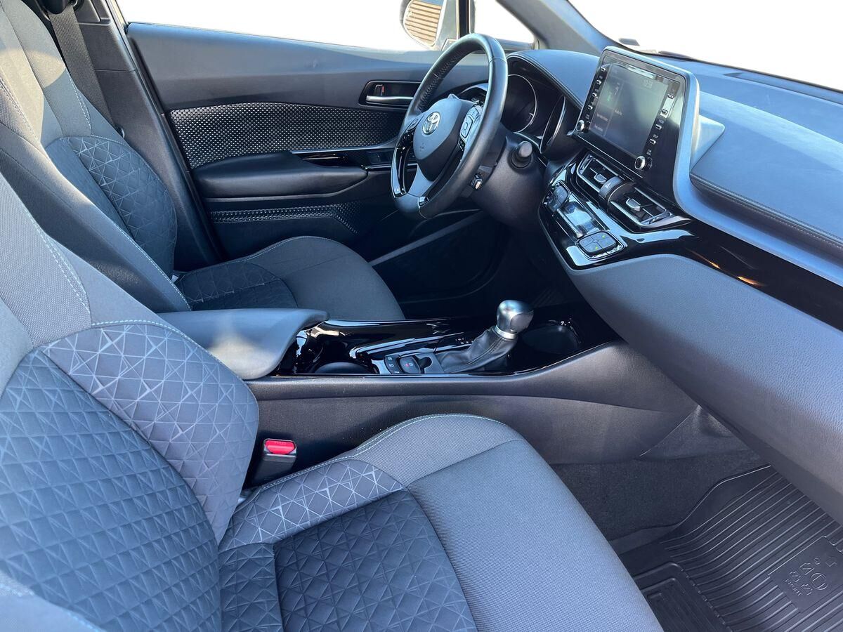 Billede af Toyota C-HR 2,0 Hybrid C-LUB Premium Multidrive S 184HK 5d Aut.