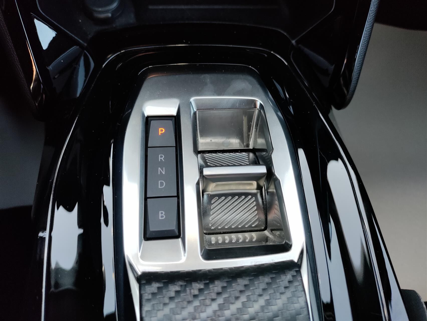 Billede af Peugeot e-2008 EL GT 156HK 5d Aut.