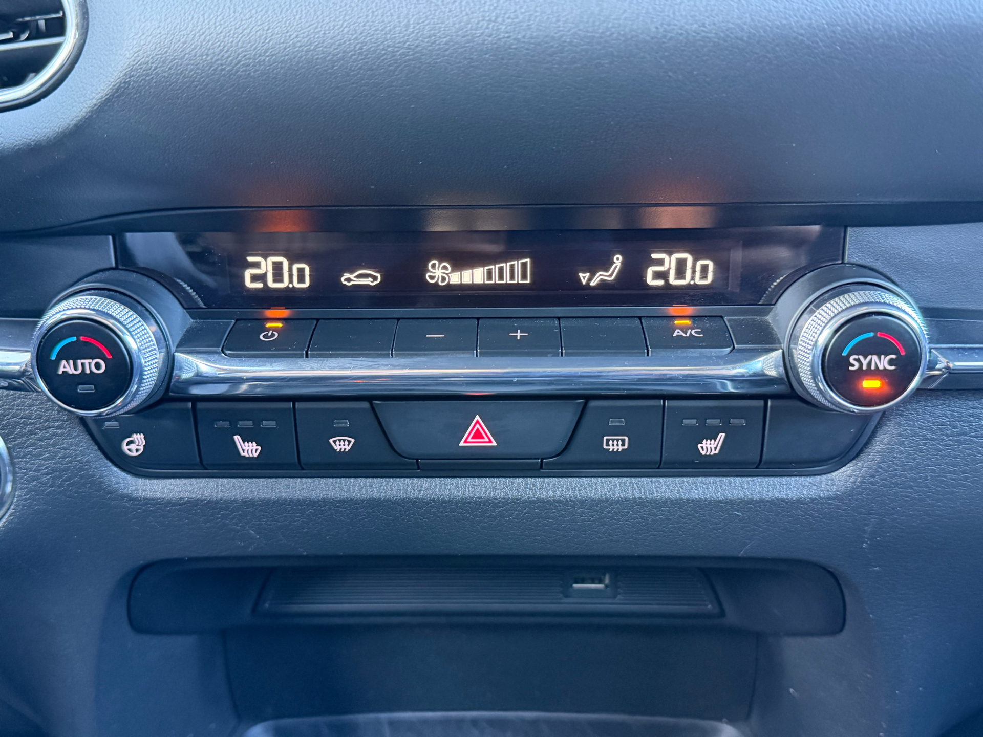 Billede af Mazda CX-30 2,0 Skyactiv-X  Mild hybrid Cosmo 180HK 5d 6g Aut.