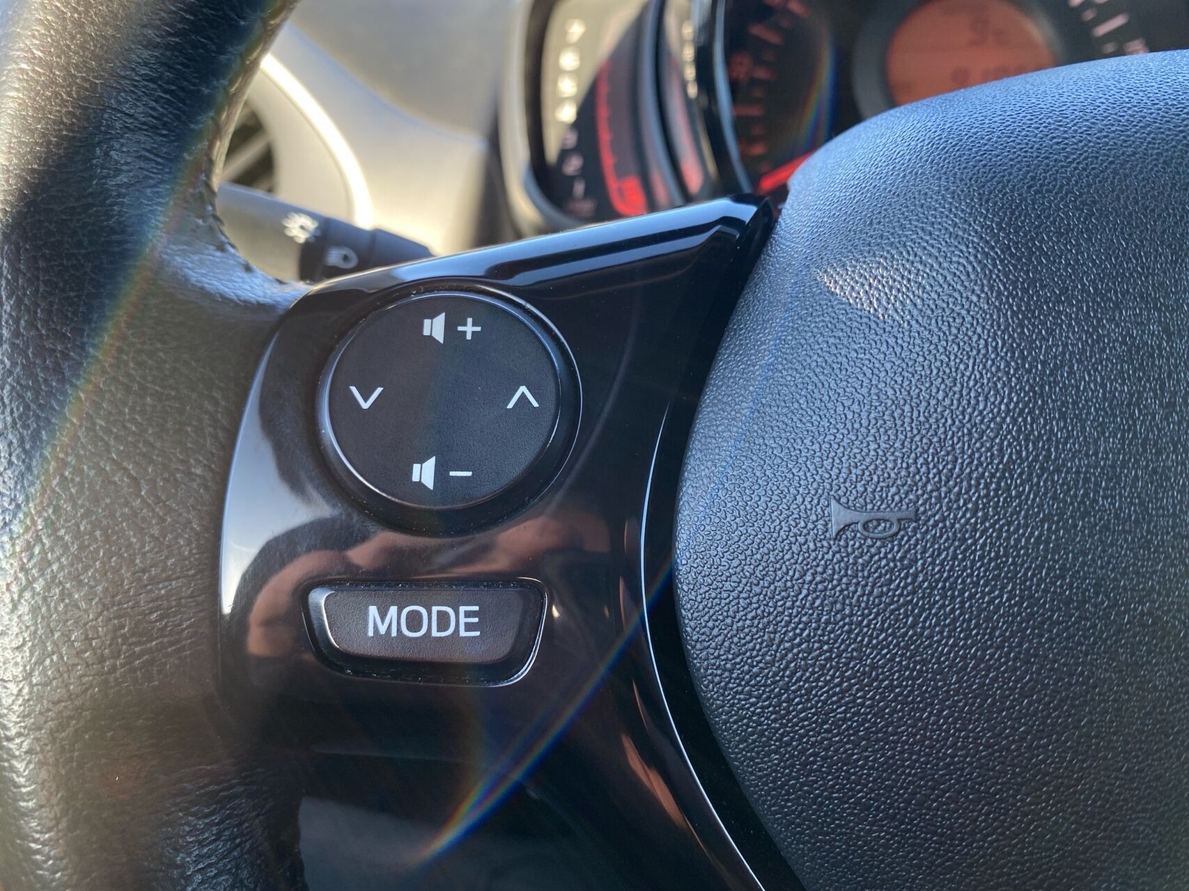 Billede af Peugeot 108 1,0 e-Vti More+ 69HK 5d