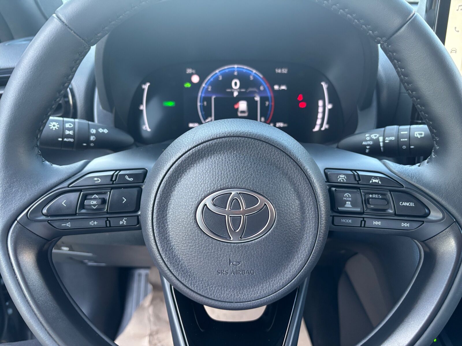 Billede af Toyota Yaris Cross 1,5 Hybrid Style Comfort 116HK 5d Trinl. Gear