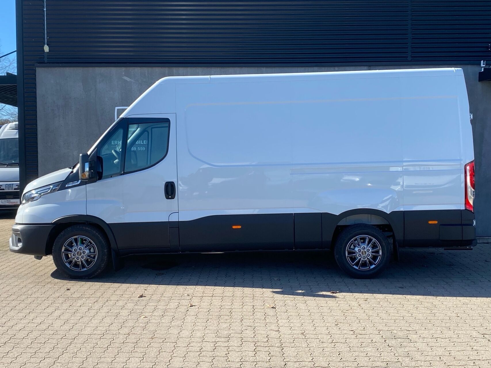 Billede af Iveco Daily 35S18 12m3 3,0 D 180HK Van 8g Aut.