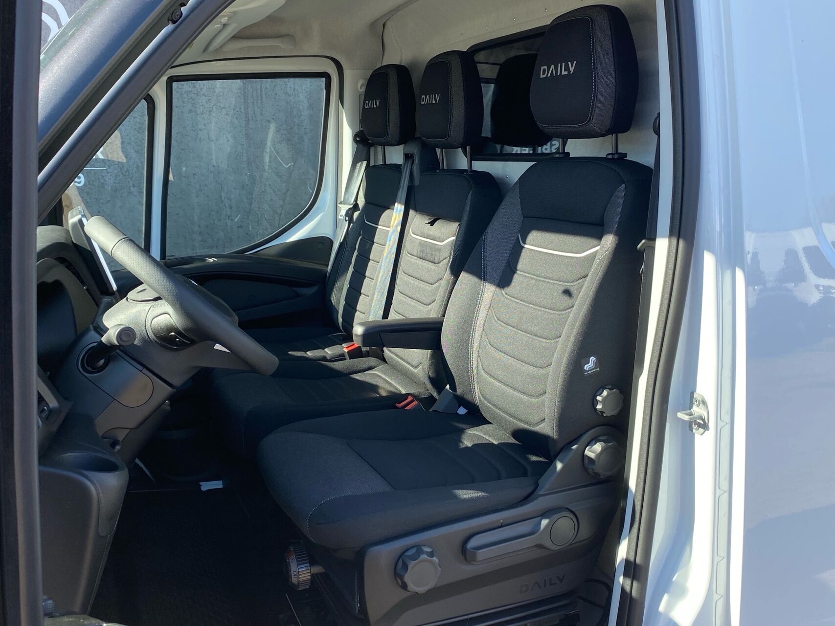 Billede af Iveco Daily 35S18 12m3 3,0 D 180HK Van 8g Aut.