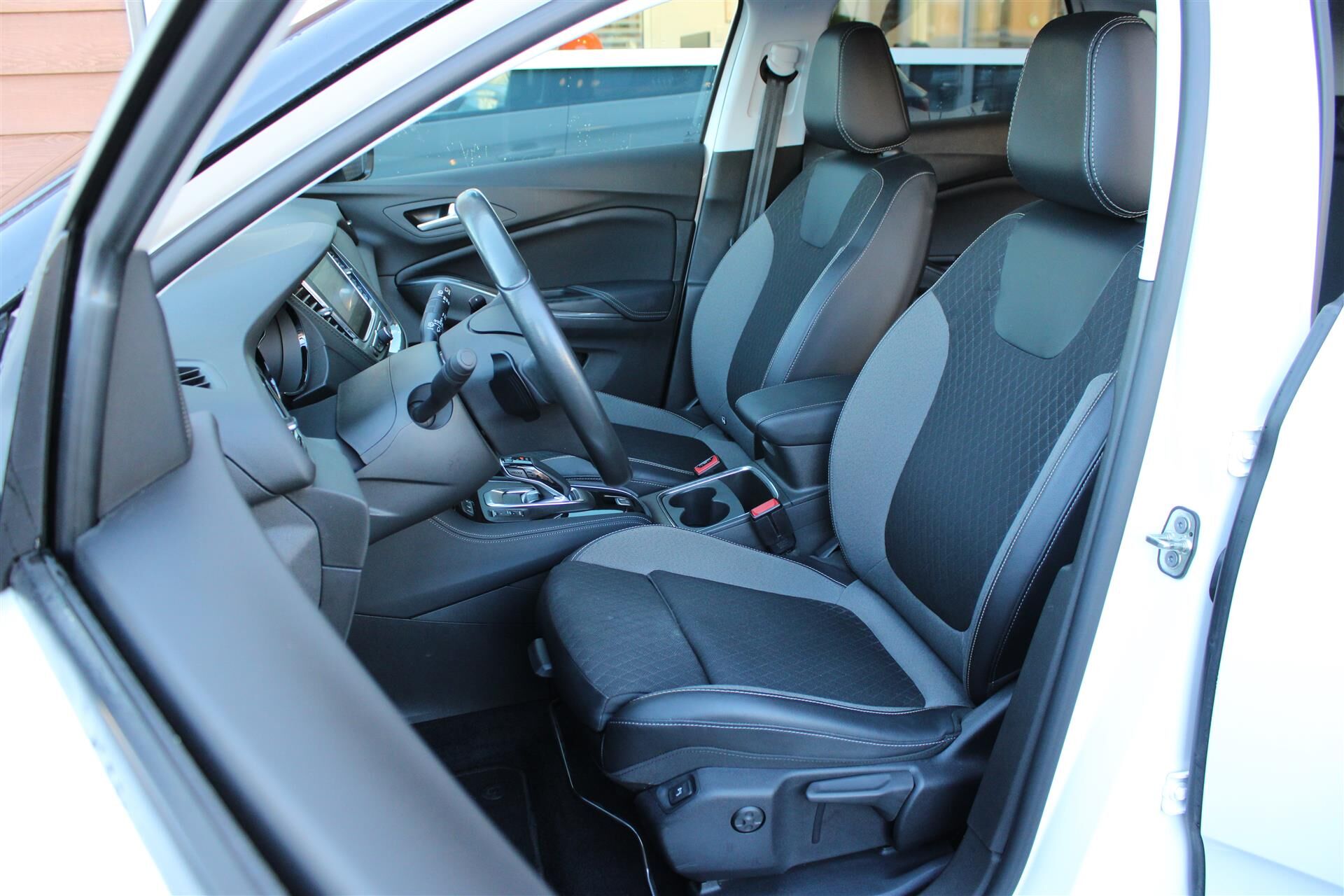 Billede af Opel Grandland X 1,6 PHEV  Plugin-hybrid Cosmo Prestige Pack 225HK 5d 8g Aut.