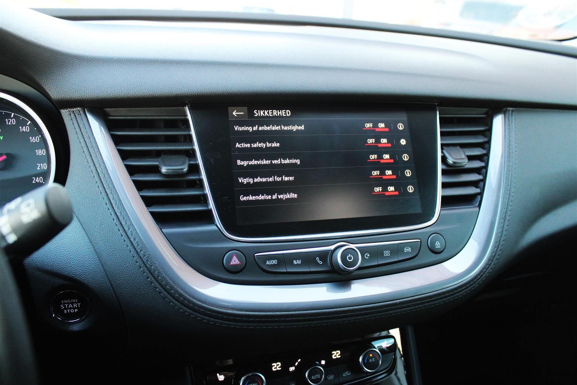 Billede af Opel Grandland X 1,6 PHEV  Plugin-hybrid Cosmo Prestige Pack 225HK 5d 8g Aut.