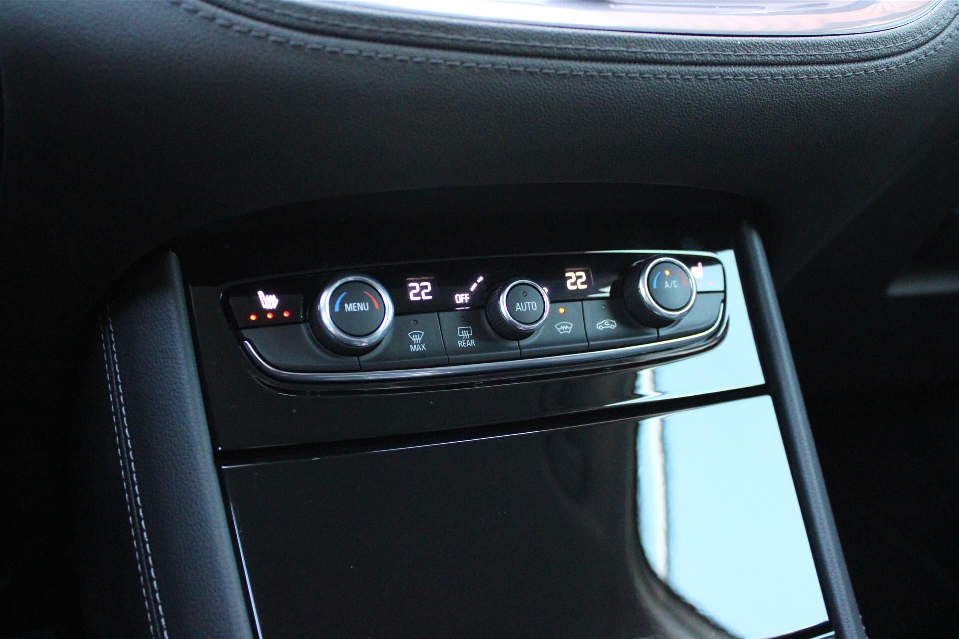 Billede af Opel Grandland X 1,6 PHEV  Plugin-hybrid Cosmo Prestige Pack 225HK 5d 8g Aut.