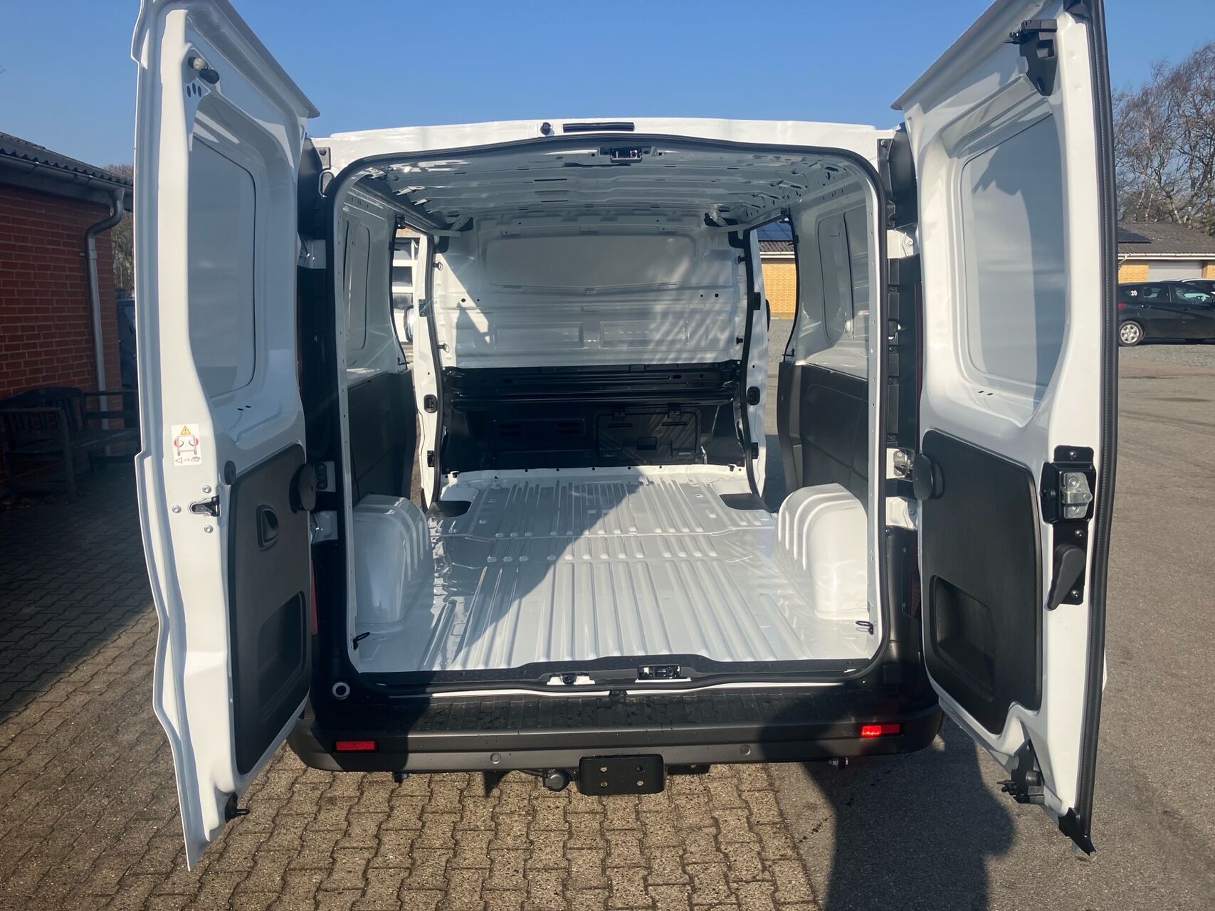 Billede af Nissan Primastar L2H1 2,0 DCi N-Connecta 150HK Van 6g