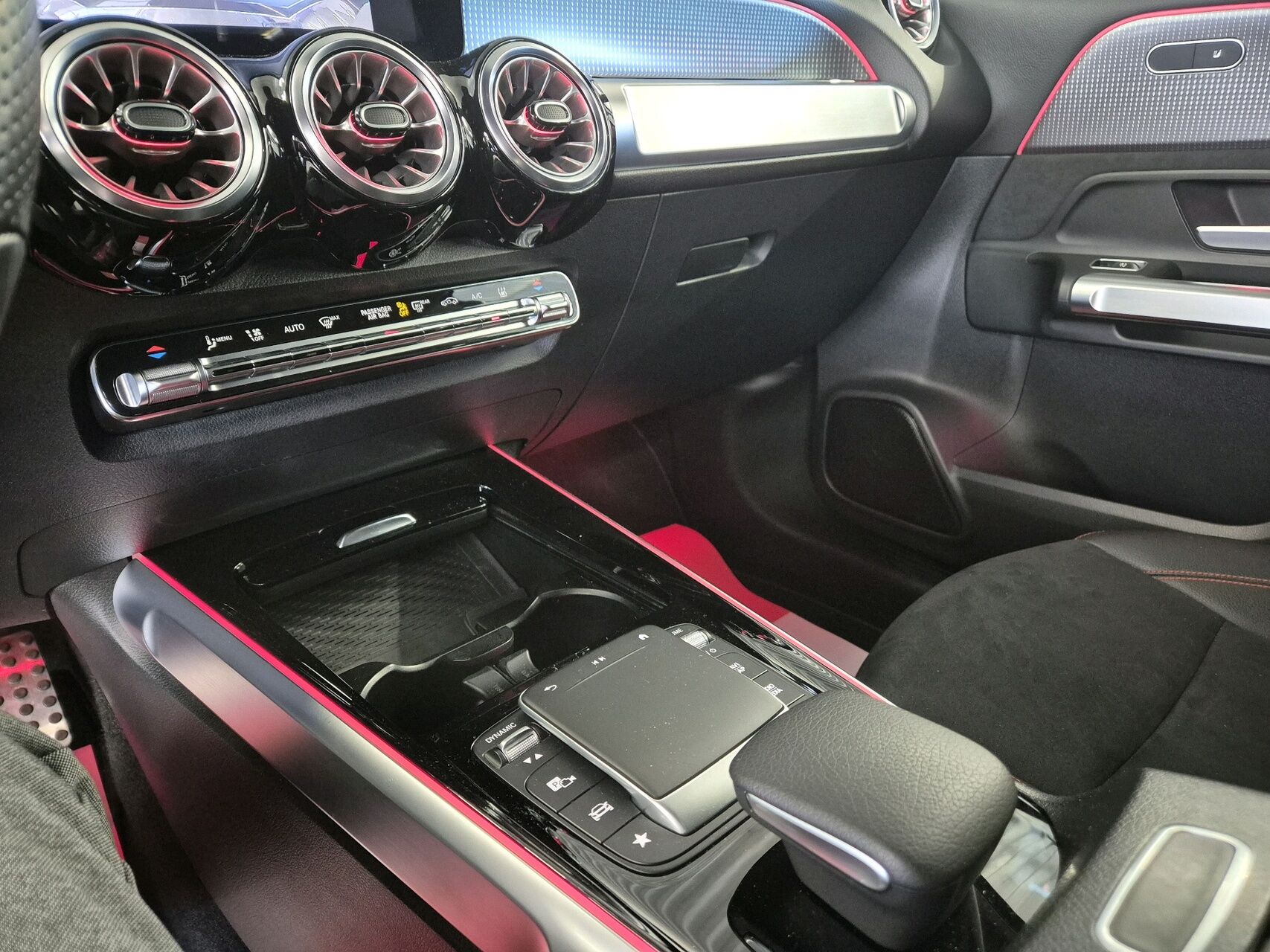 Billede af Mercedes-Benz EQB 250 EL AMG Line 7 sæder 190HK 5d Aut.