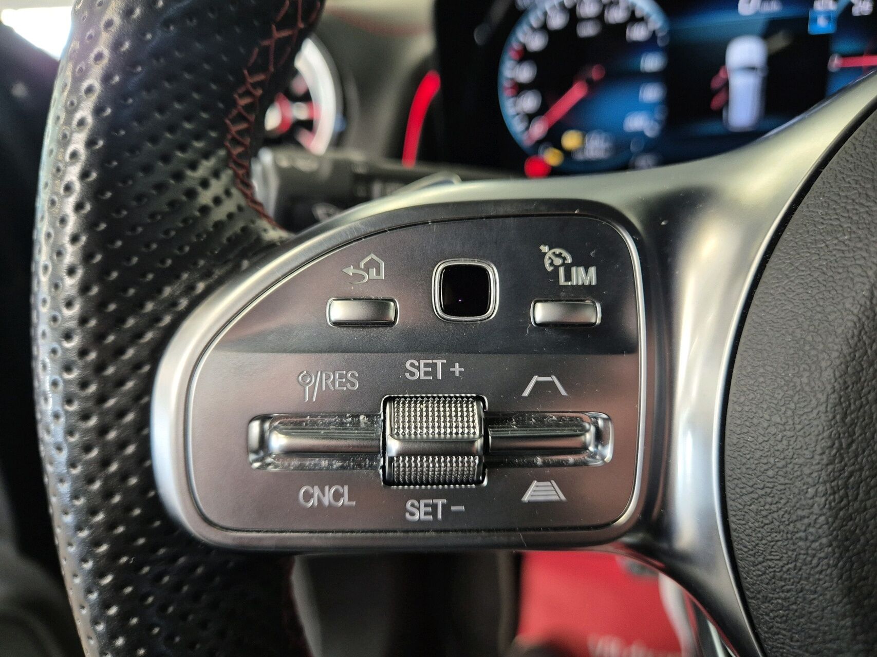 Billede af Mercedes-Benz EQB 250 EL AMG Line 7 sæder 190HK 5d Aut.