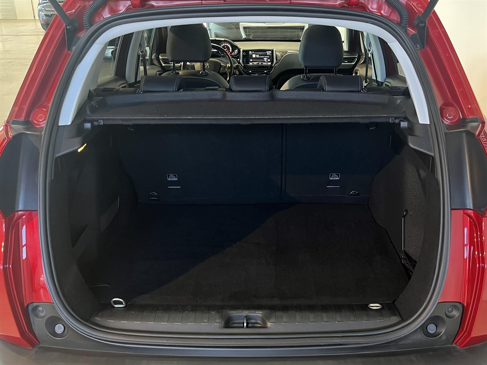 Billede af Peugeot 2008 1,2 e-THP Allure Sky 110HK 5d