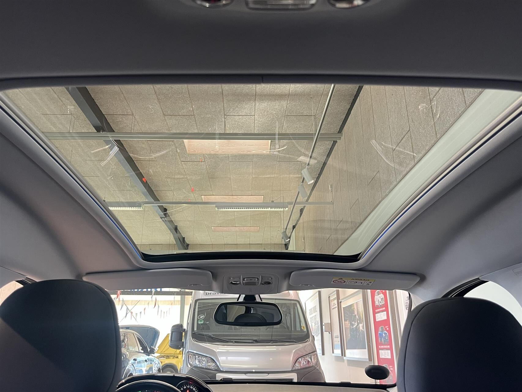 Billede af Peugeot 2008 1,2 e-THP Allure Sky 110HK 5d