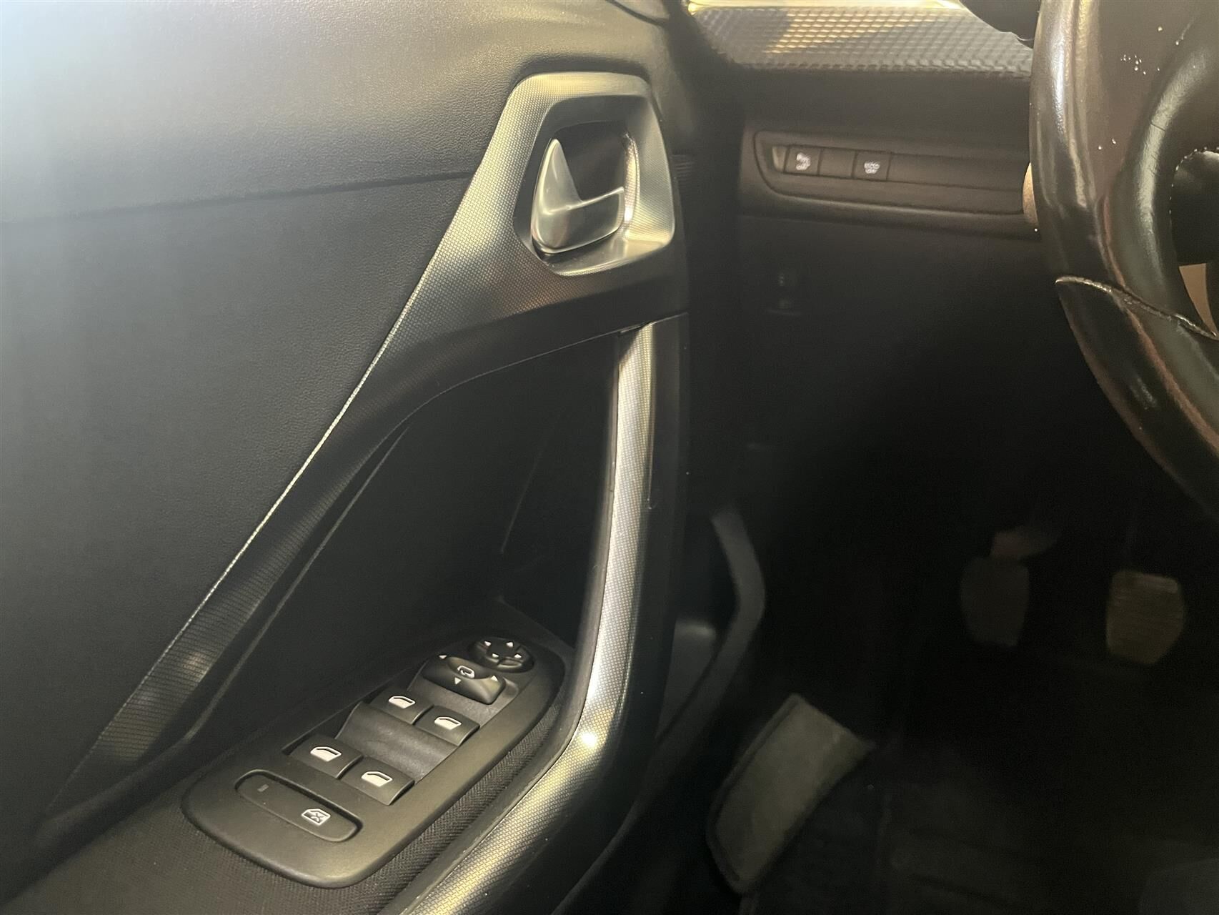 Billede af Peugeot 2008 1,2 e-THP Allure Sky 110HK 5d