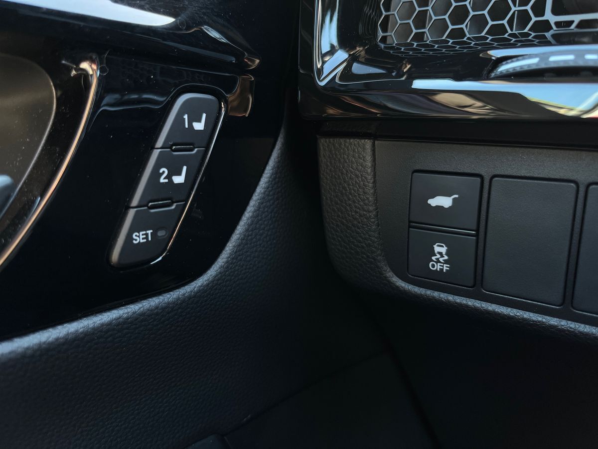 Billede af Honda CR-V 2,0 i-MMD  Plugin-hybrid Advance Tech E-CVT 184HK 5d Trinl. Gear