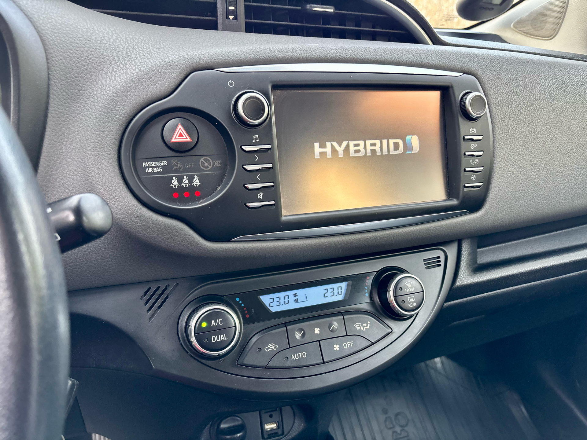 Billede af Toyota Yaris 1,5 Hybrid H2 E-CVT 100HK 5d Trinl. Gear