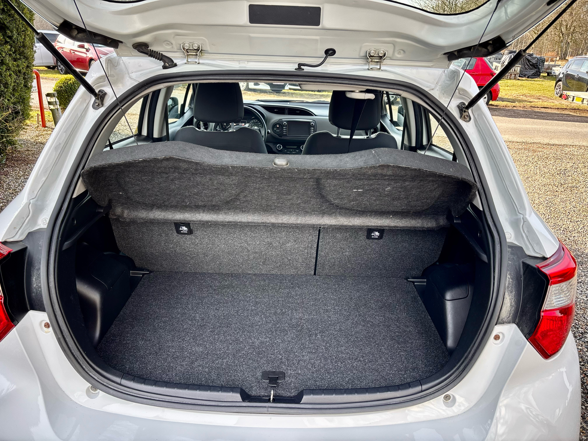 Billede af Toyota Yaris 1,5 Hybrid H2 E-CVT 100HK 5d Trinl. Gear