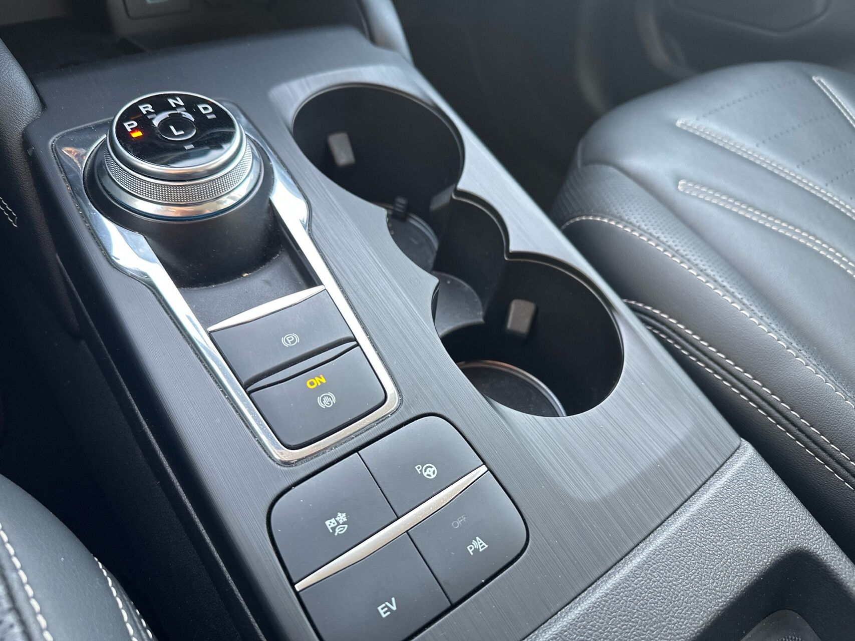 Billede af Ford Kuga 2,5 Plugin-hybrid Vignale CVT 225HK 5d Trinl. Gear