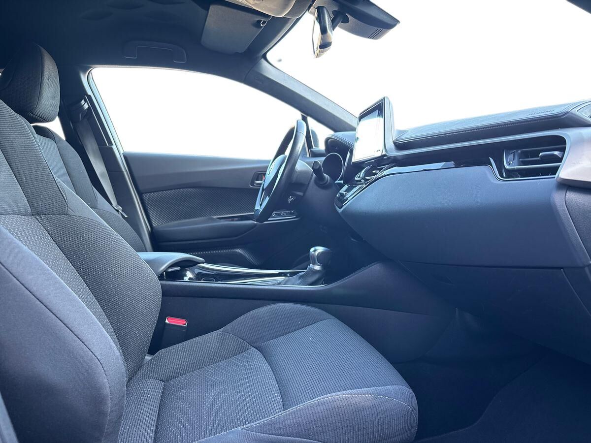 Billede af Toyota C-HR 1,8 Hybrid C-LUB Premium Selected Bi-tone Multidrive S 122HK 5d Aut.