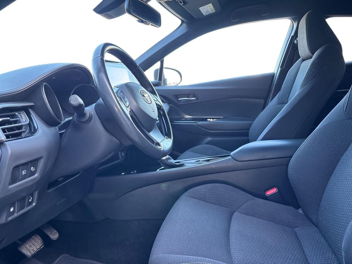 Billede af Toyota C-HR 1,8 Hybrid C-LUB Premium Selected Bi-tone Multidrive S 122HK 5d Aut.