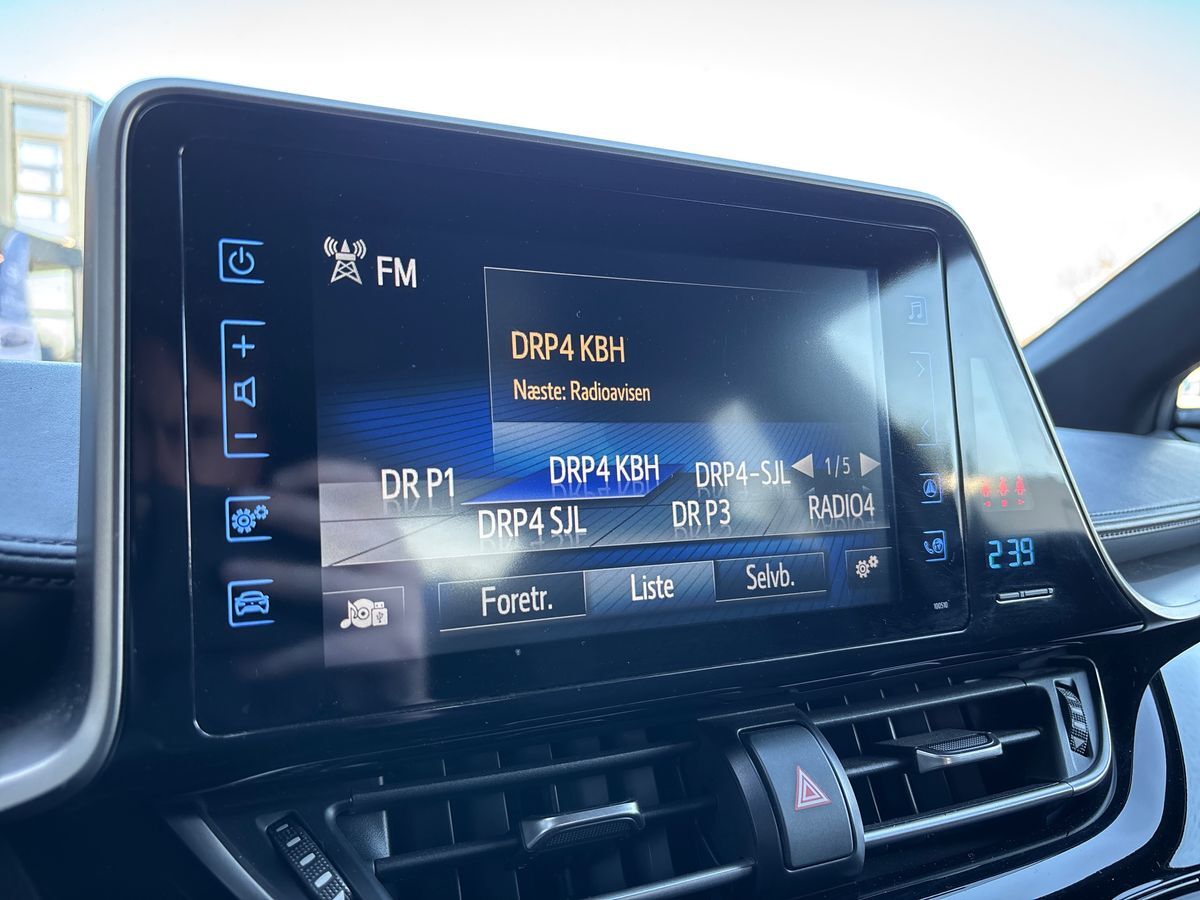 Billede af Toyota C-HR 1,8 Hybrid C-LUB Premium Selected Bi-tone Multidrive S 122HK 5d Aut.