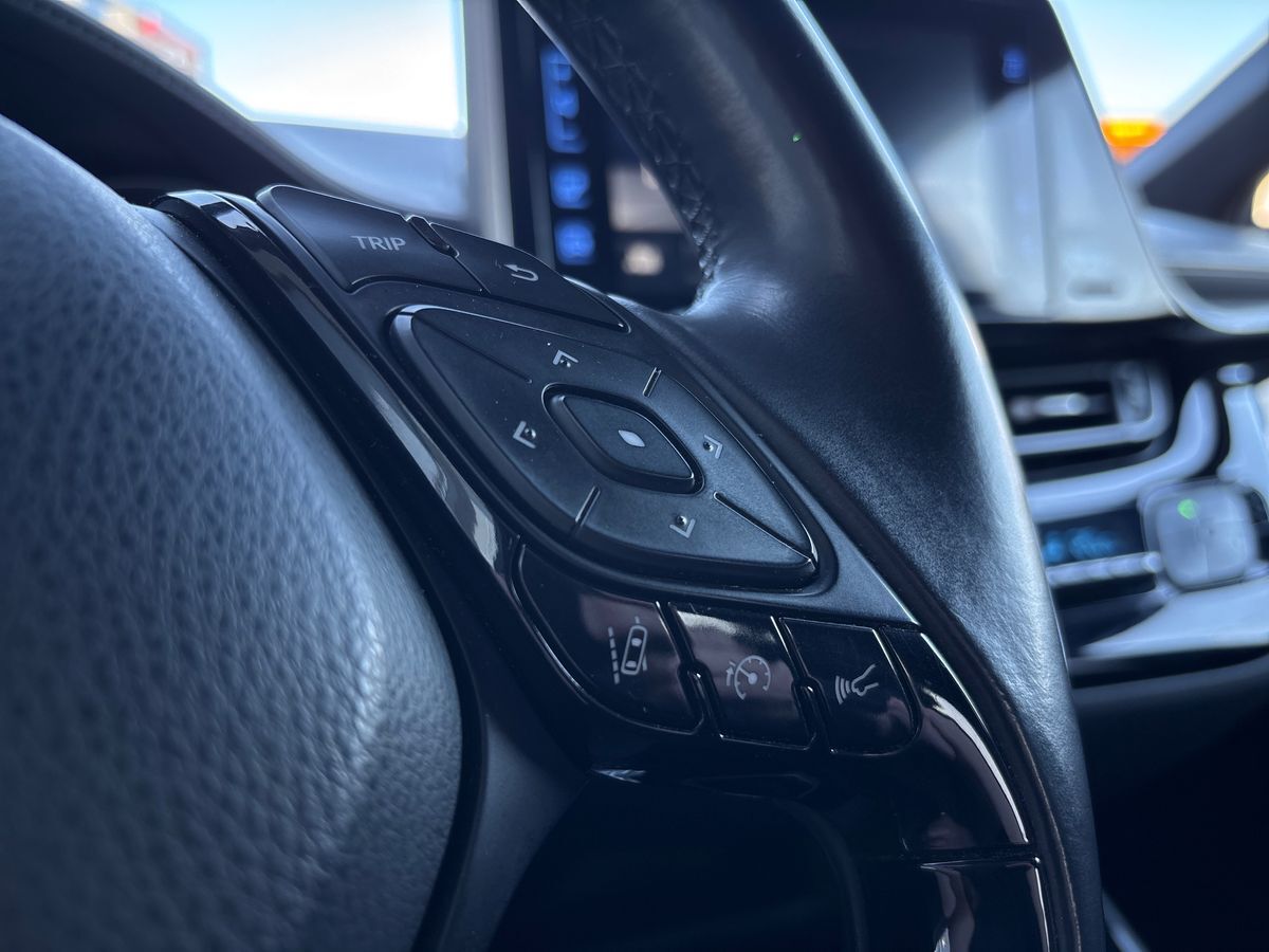 Billede af Toyota C-HR 1,8 Hybrid C-LUB Premium Selected Bi-tone Multidrive S 122HK 5d Aut.