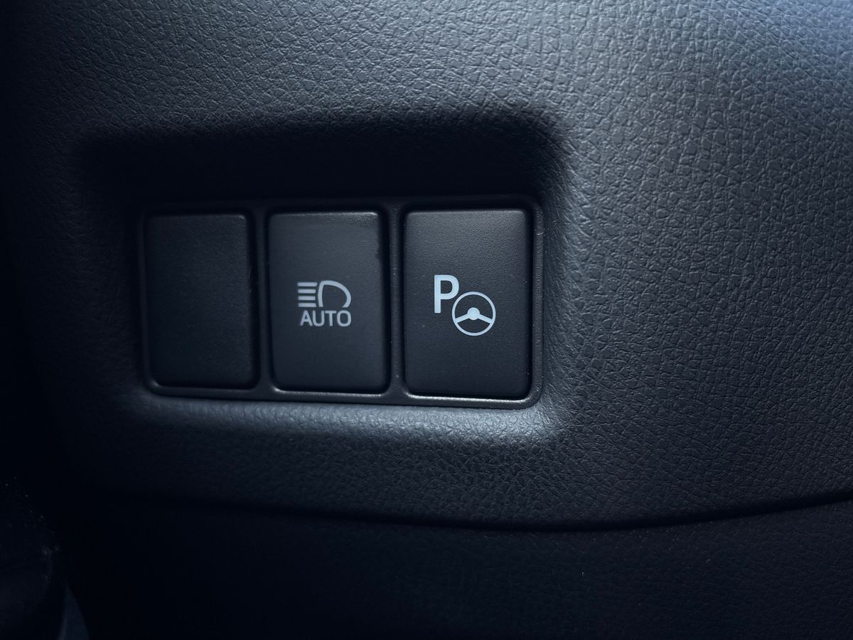 Billede af Toyota C-HR 1,8 Hybrid C-LUB Premium Selected Bi-tone Multidrive S 122HK 5d Aut.