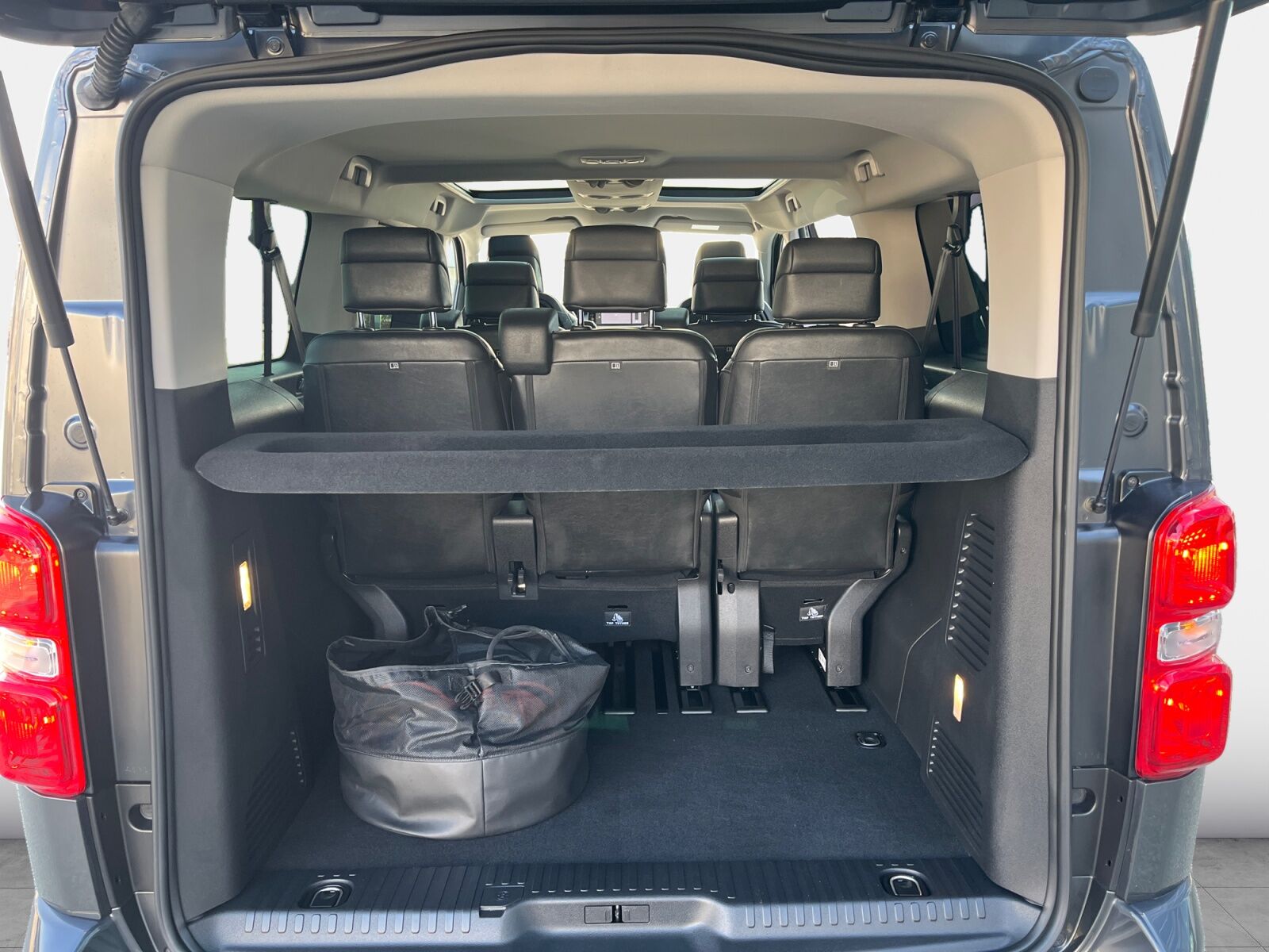 Billede af Toyota Proace Verso Electric Long EL Family m/Dobbelt skydedør, Bagklap 136HK Aut.