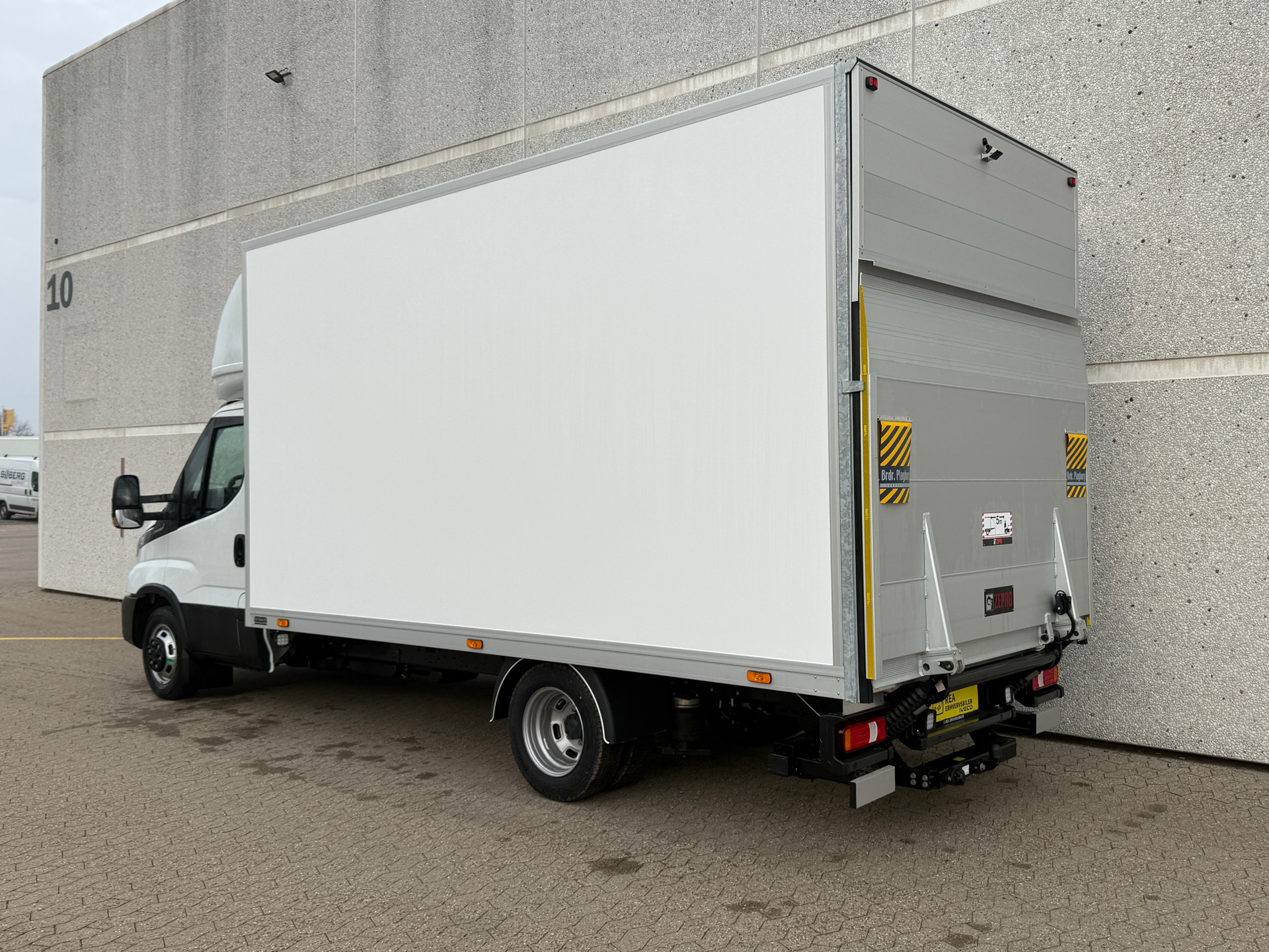 Billede af Iveco Daily 35C18 4100mm 3,0 D 180HK Ladv./Chas. 8g Aut.