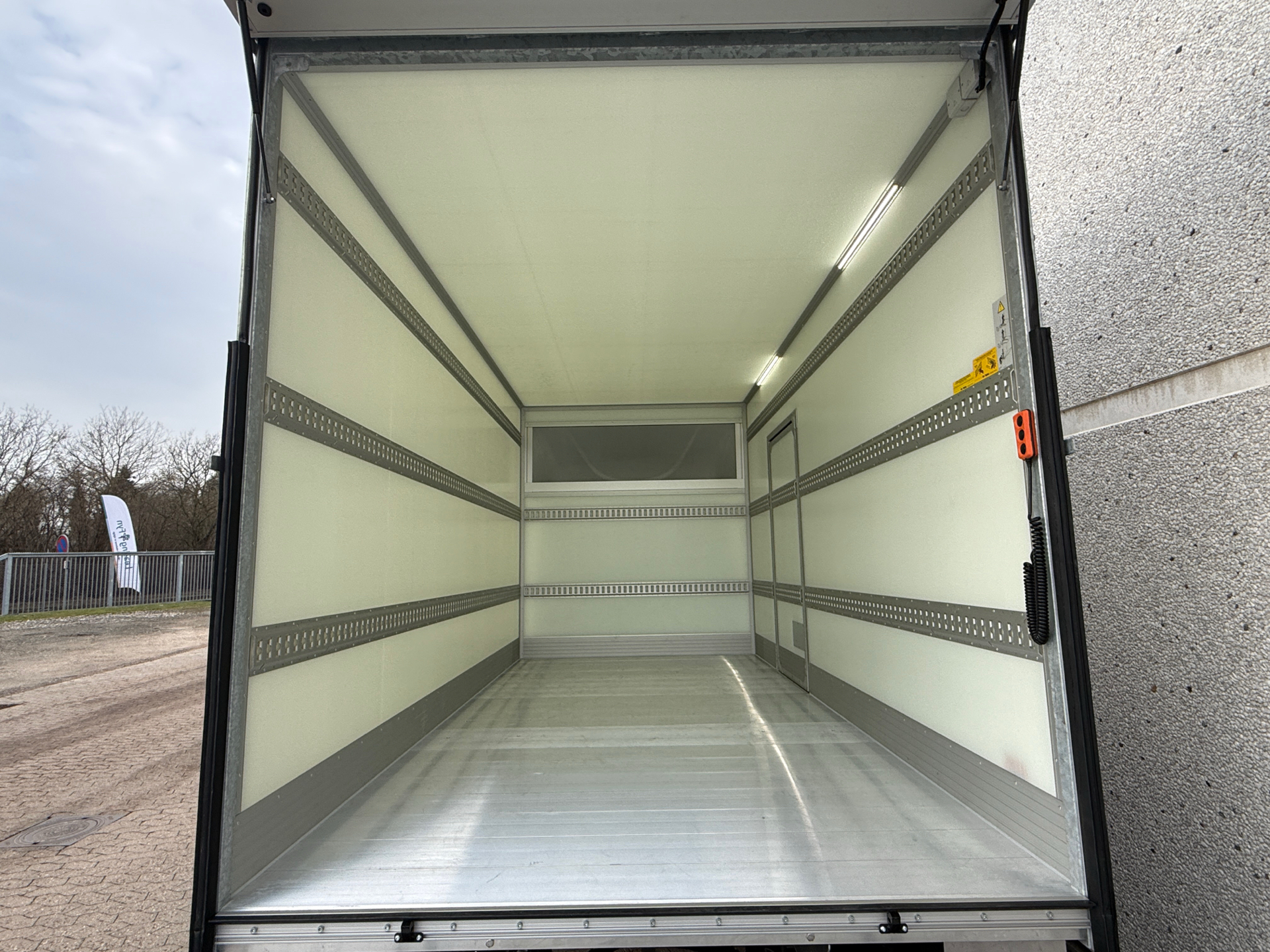 Billede af Iveco Daily 35C18 4100mm 3,0 D 180HK Ladv./Chas. 8g Aut.