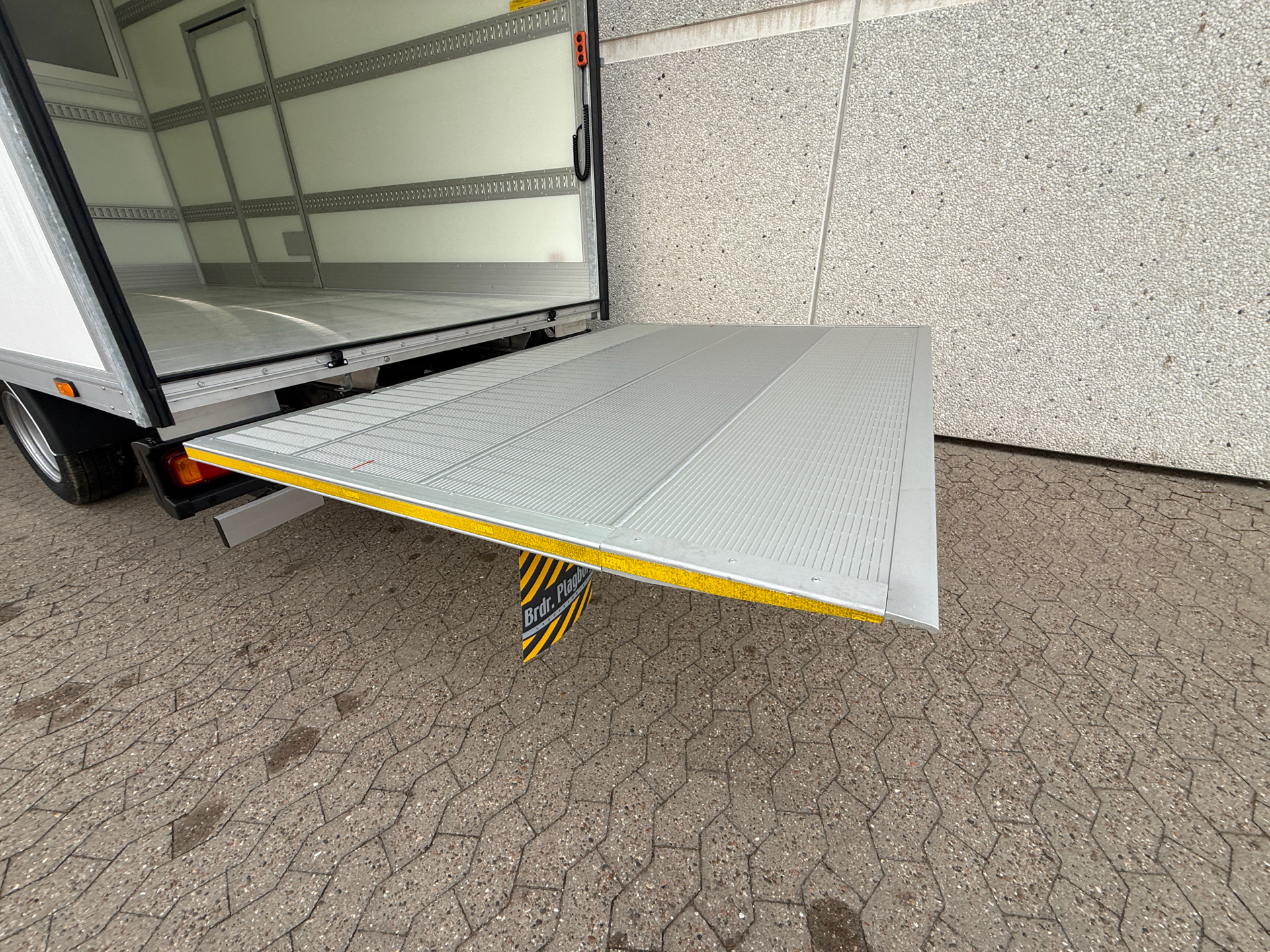 Billede af Iveco Daily 35C18 4100mm 3,0 D 180HK Ladv./Chas. 8g Aut.