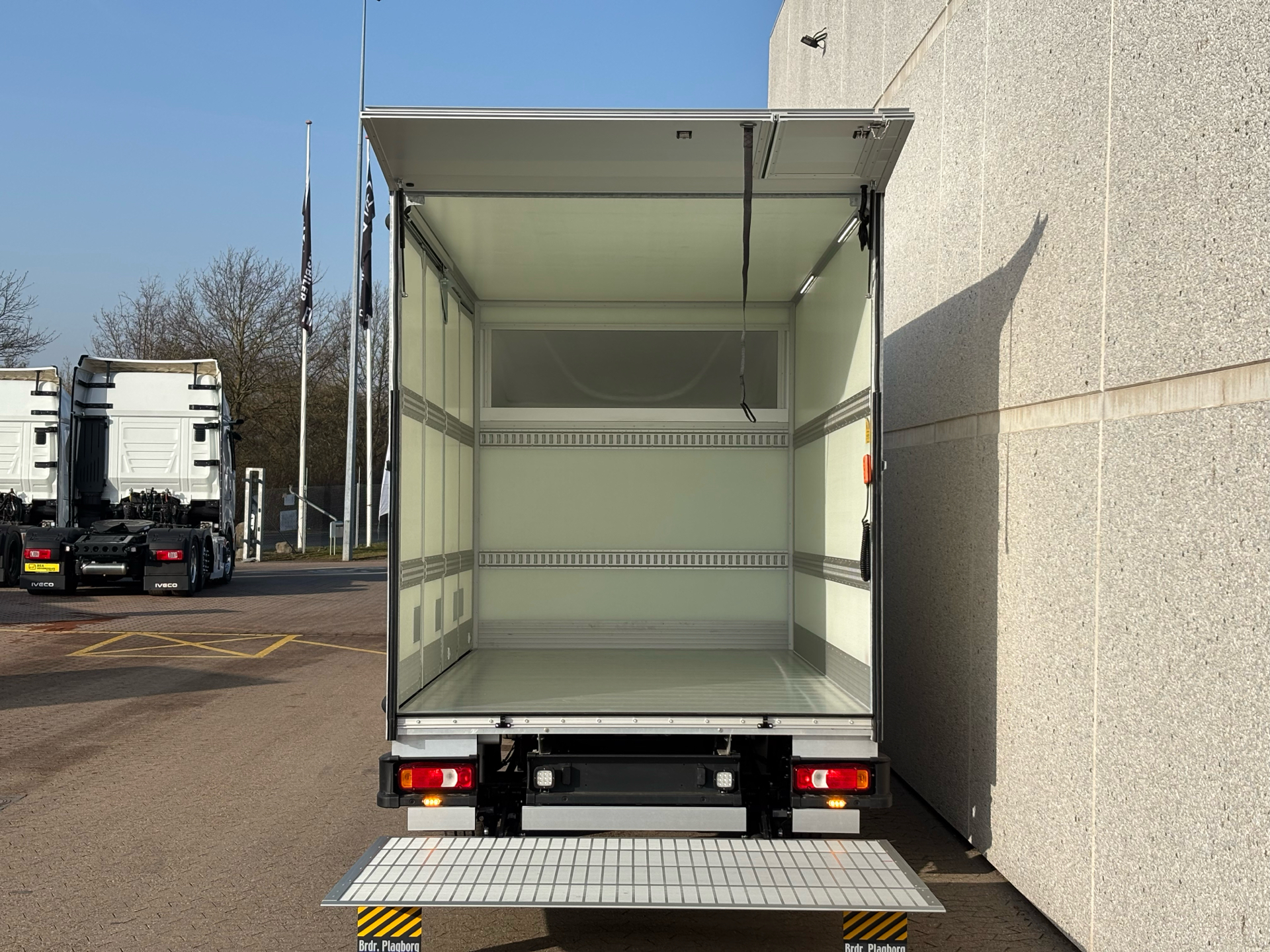 Billede af Iveco Daily 35S18 4800mm 3,0 D 176HK Ladv./Chas. 8g Aut.